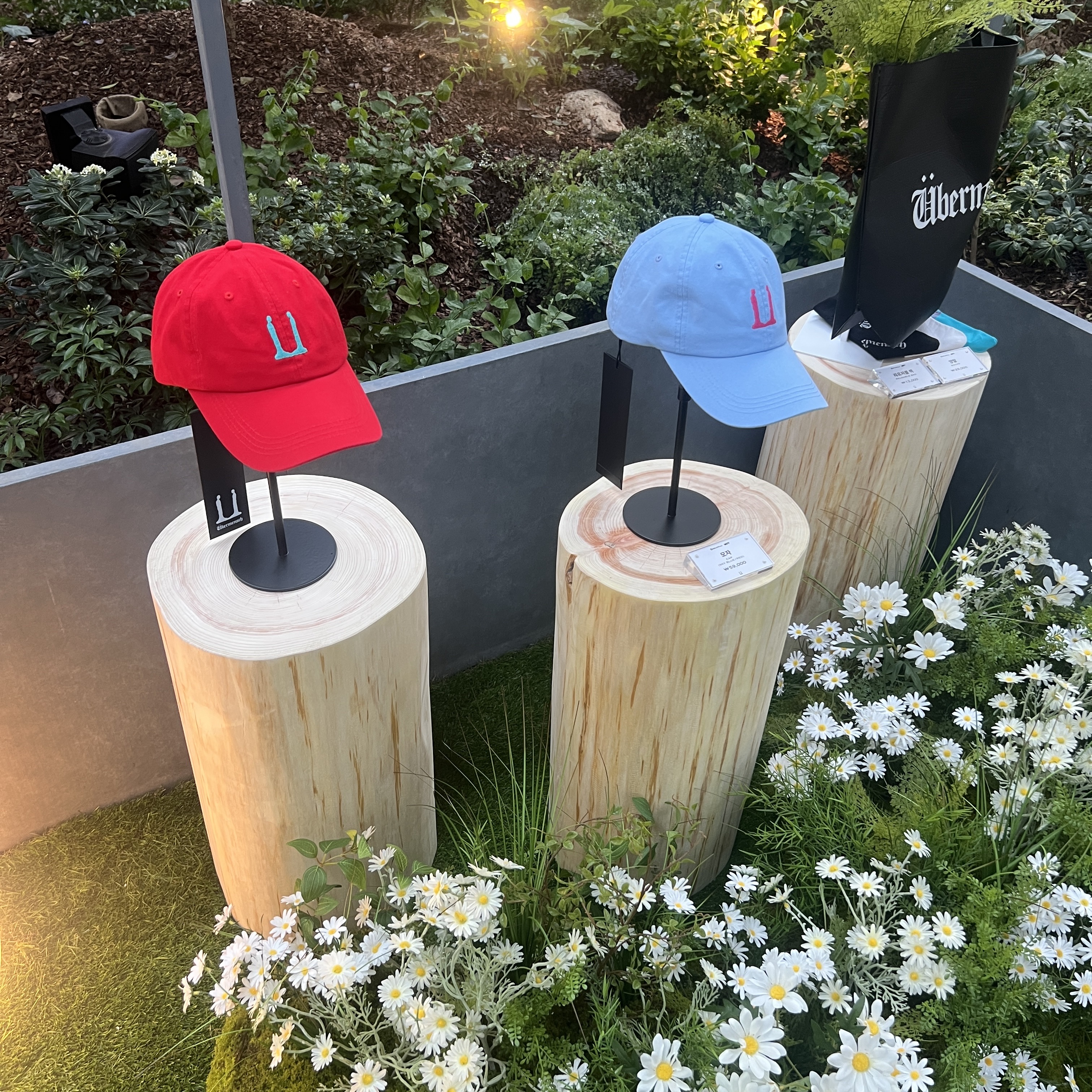 G-DRAGON Ubermensch Cap Red, G-DRAGON Ubermensch Cap Sky Blue 착용 스타일