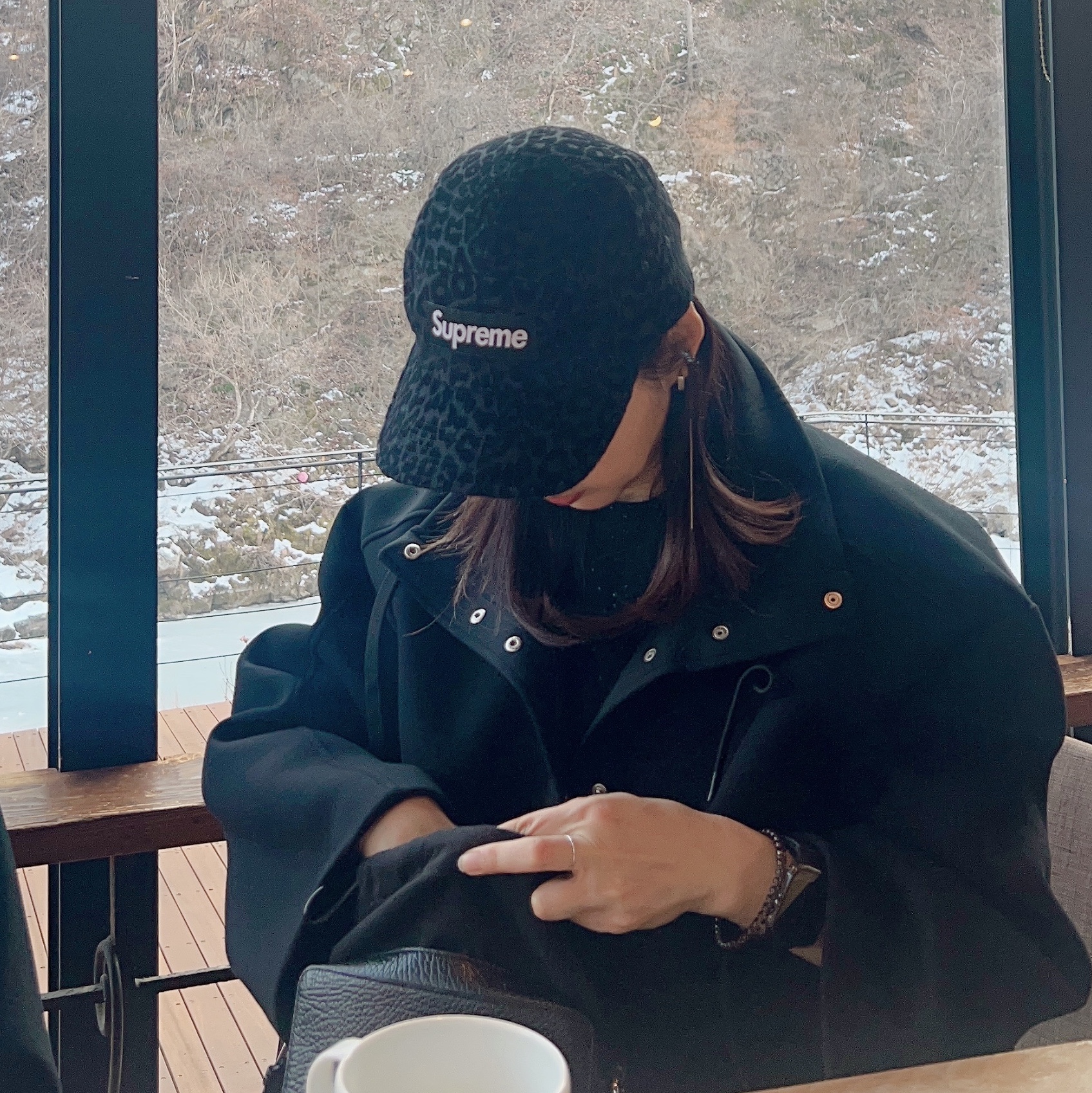 Supreme Leopard Corduroy Camp Cap Black - 23FW 착용 스타일