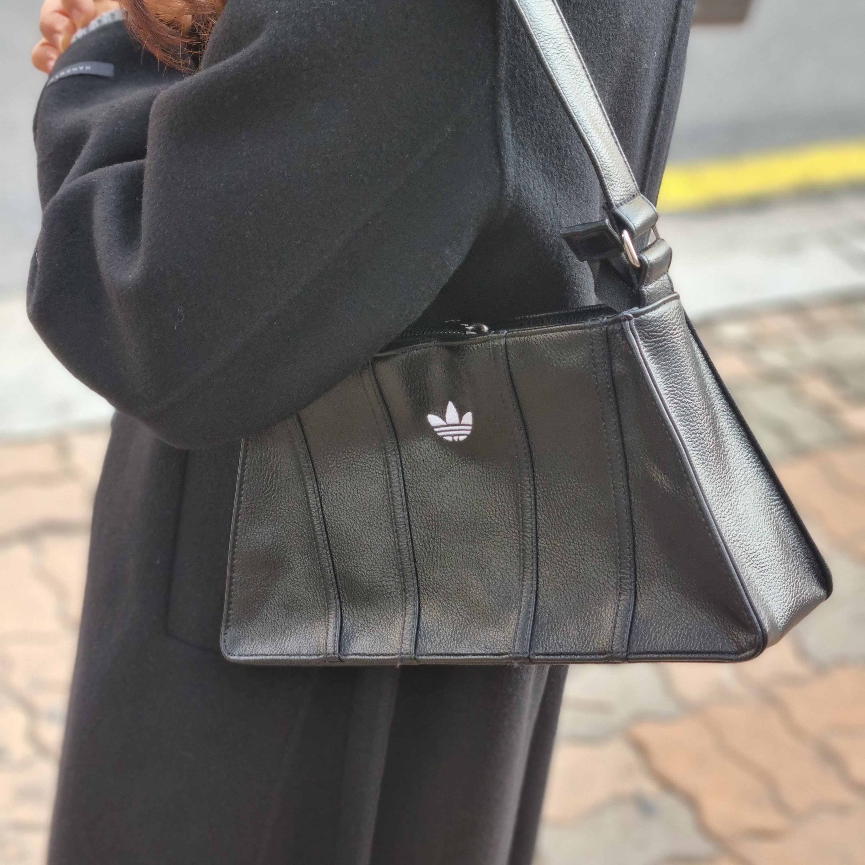 Adidas Mini Airliner Bag Black 착용 스타일