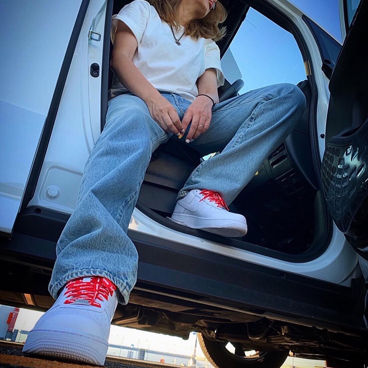 Nike x Supreme Air Force 1 Low White 착용 스타일 - 2