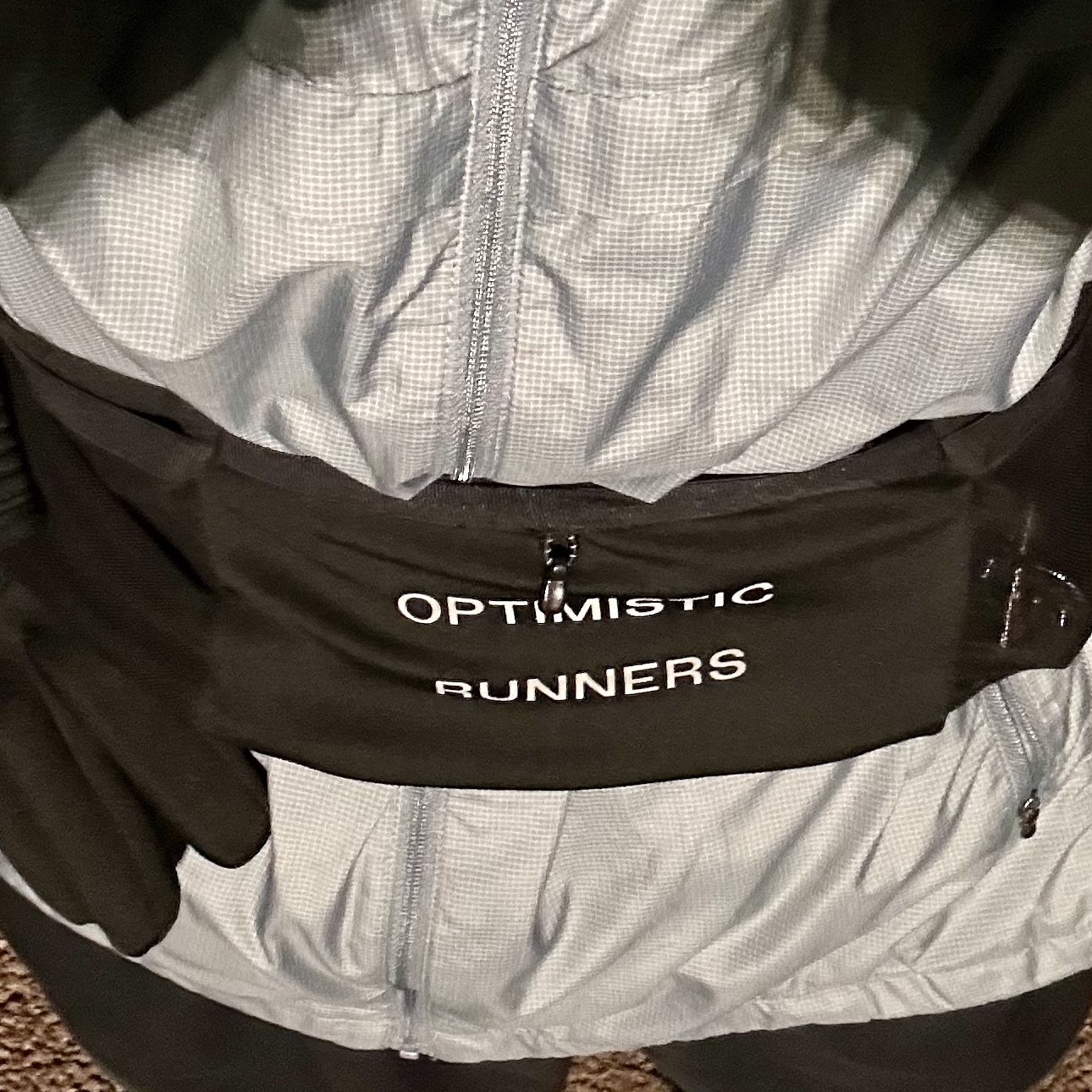 Optimistic Runners Belt Bag Black 착용 스타일