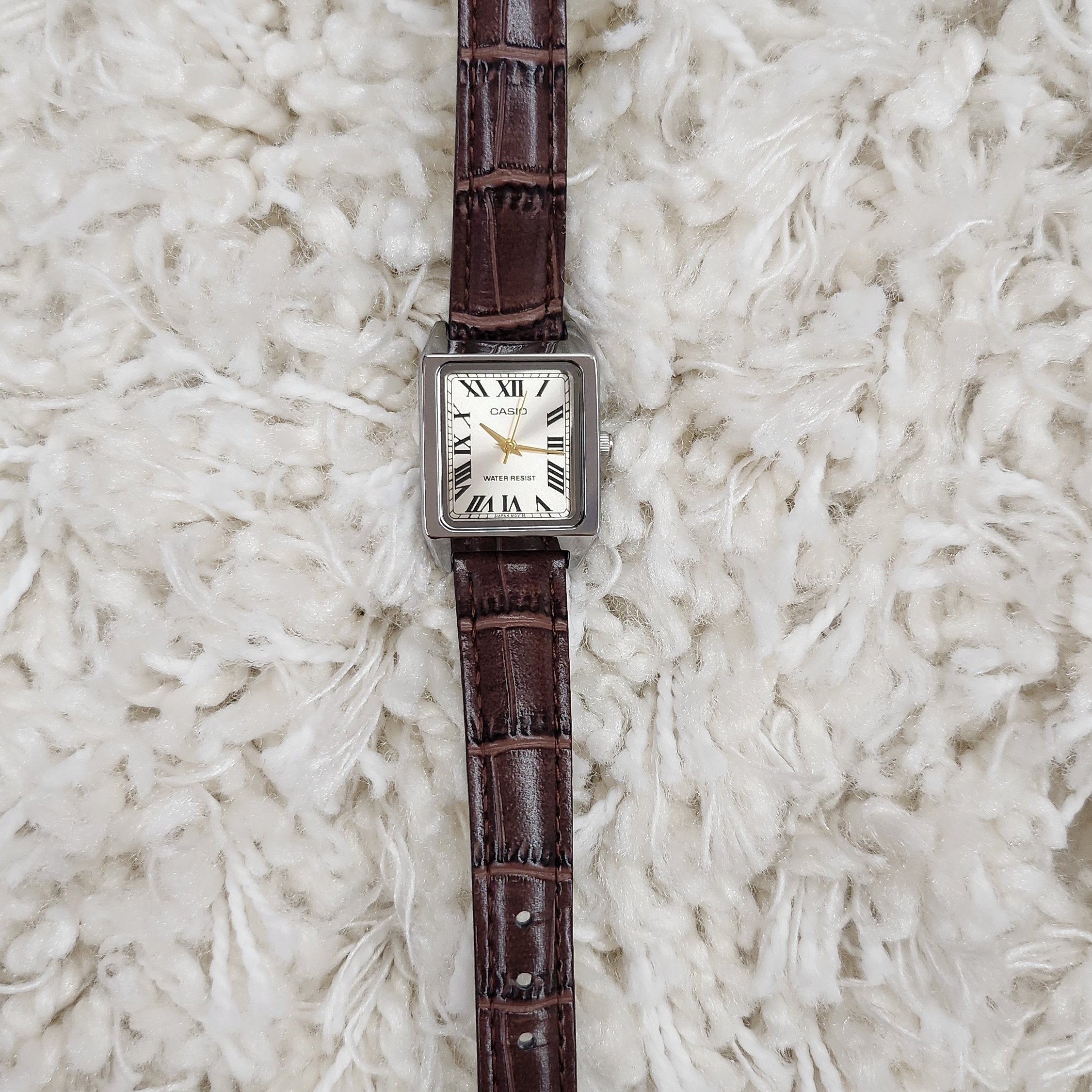 Casio LTP-V007L-9B 착용 스타일