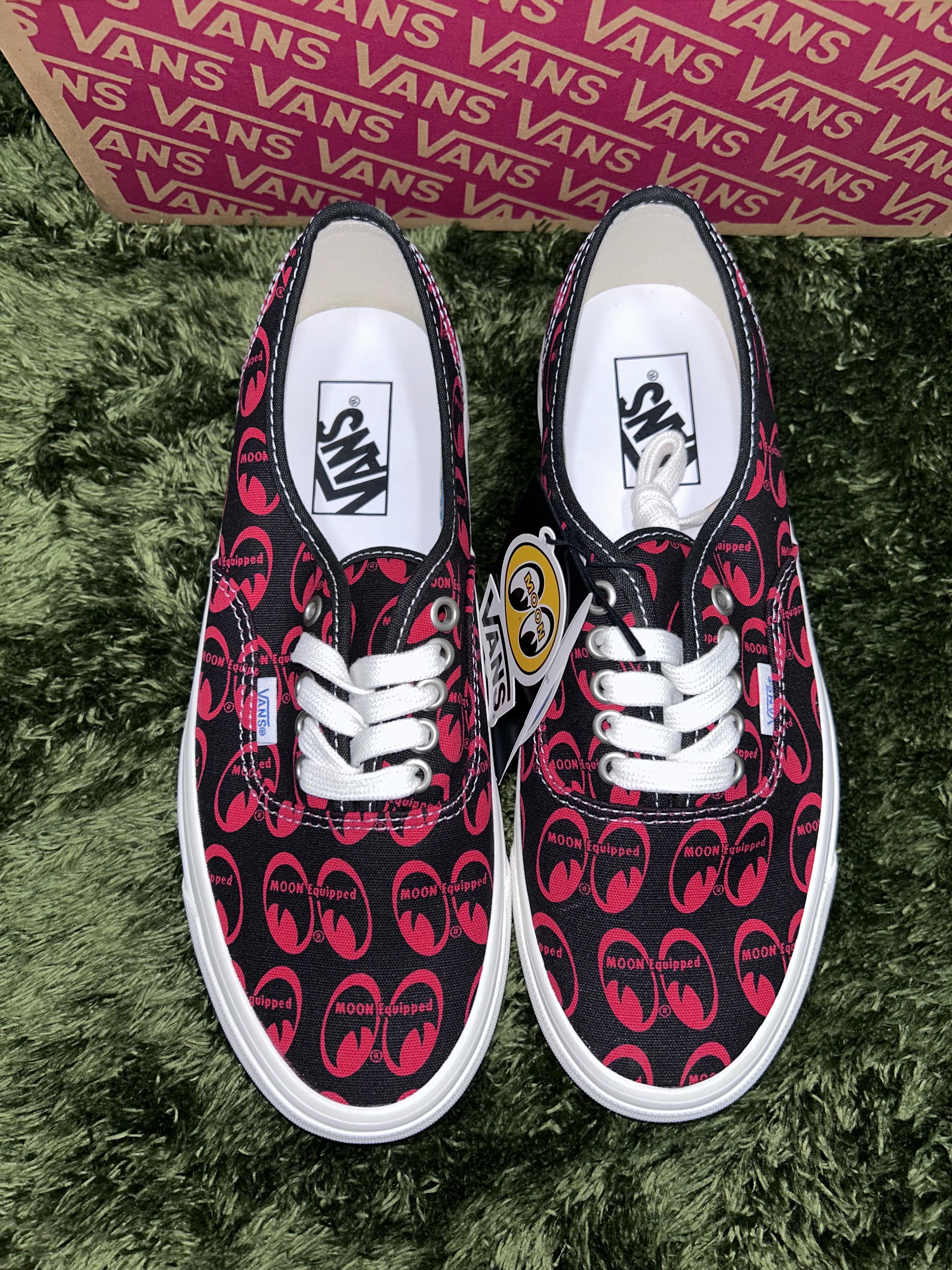 Vans x Mooneyes Authentic 44 DX Anaheim Factory Red 착용 스타일 - 2