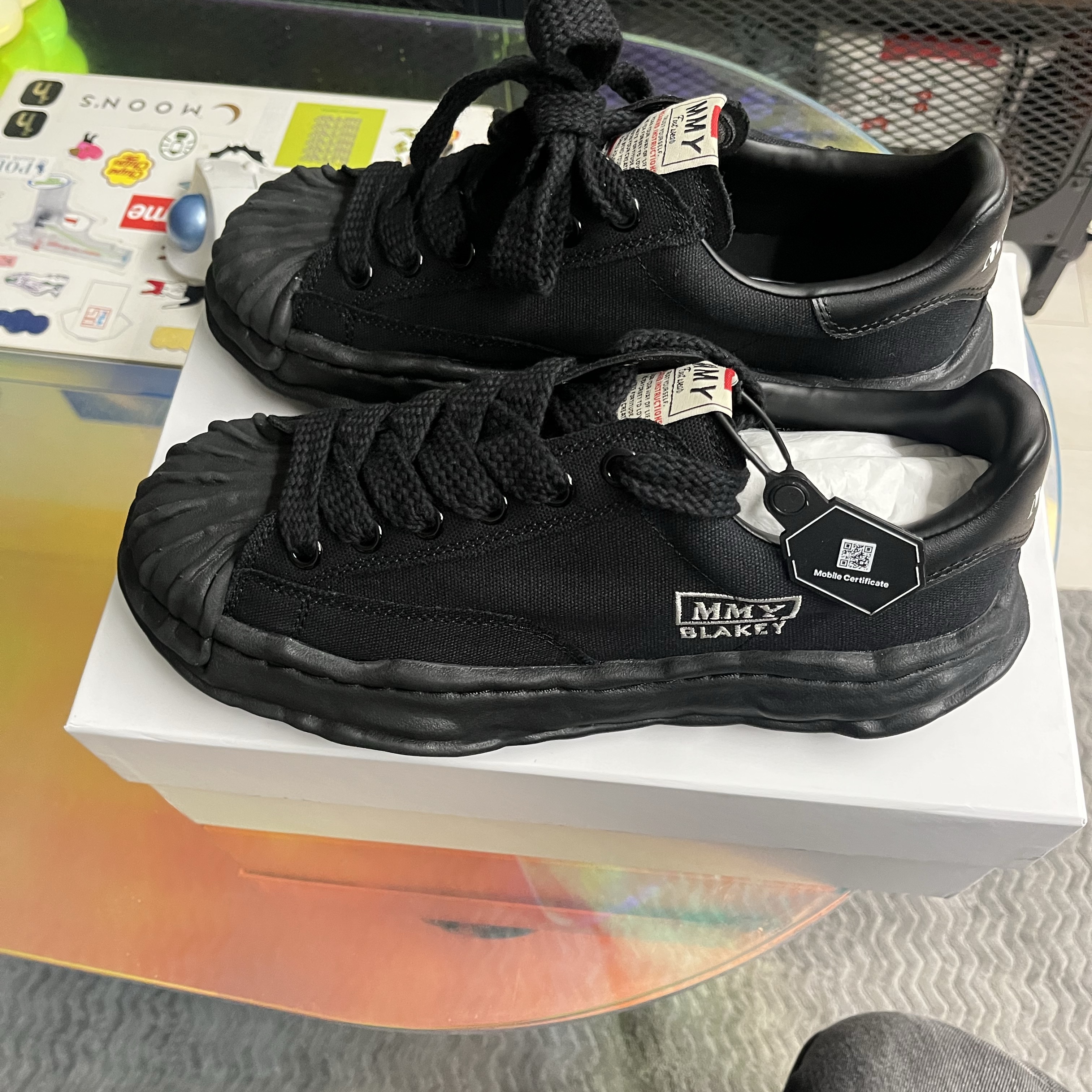 Maison Mihara Yasuhiro Blakey OG Sole Canvas Low-top Sneakers Black Black 착용 스타일 - 3