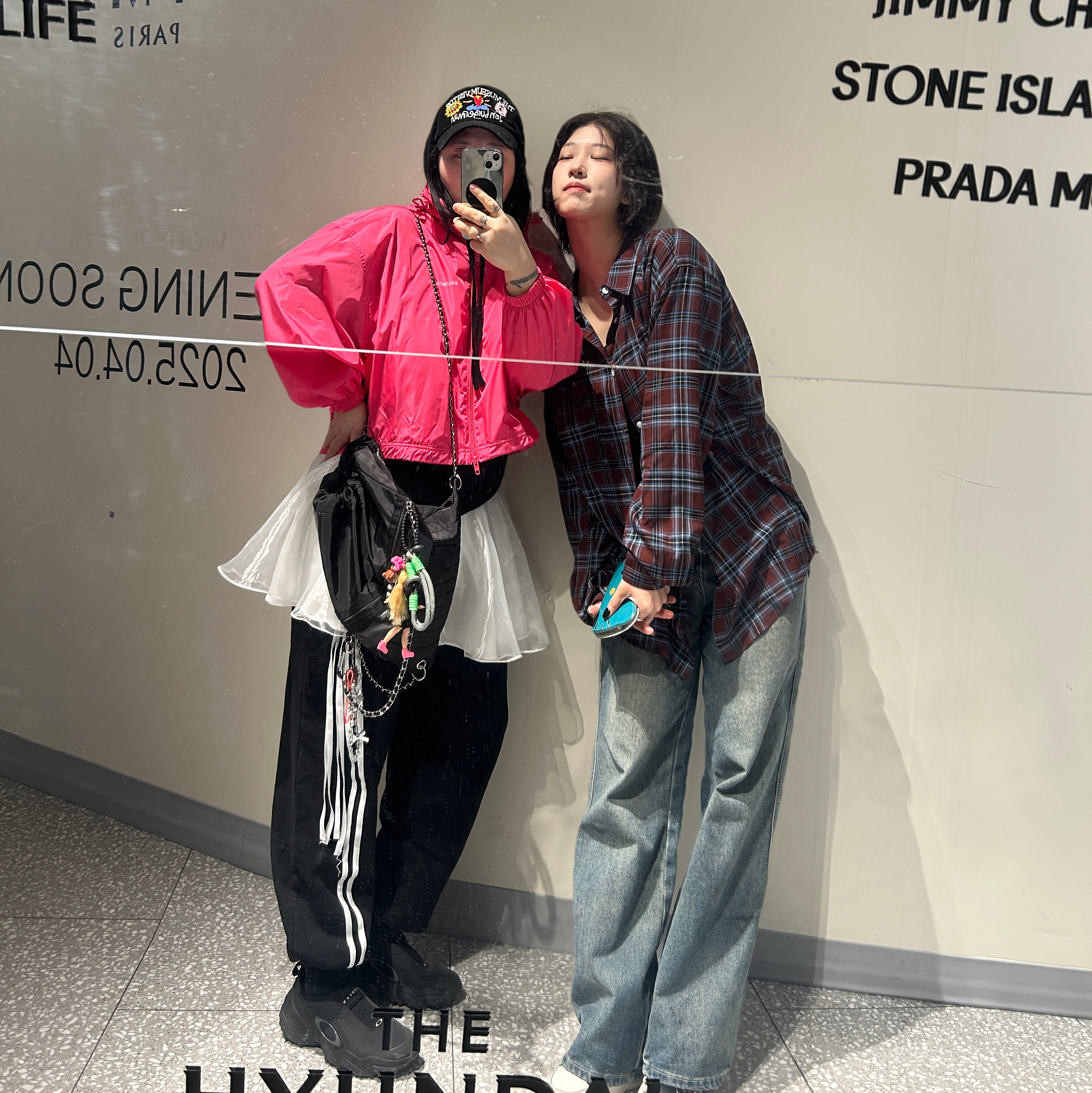 The Museum Visitor x Jon Burgerman Pinky Winky & Charlie Ball Cap Black 착용 스타일 - 3