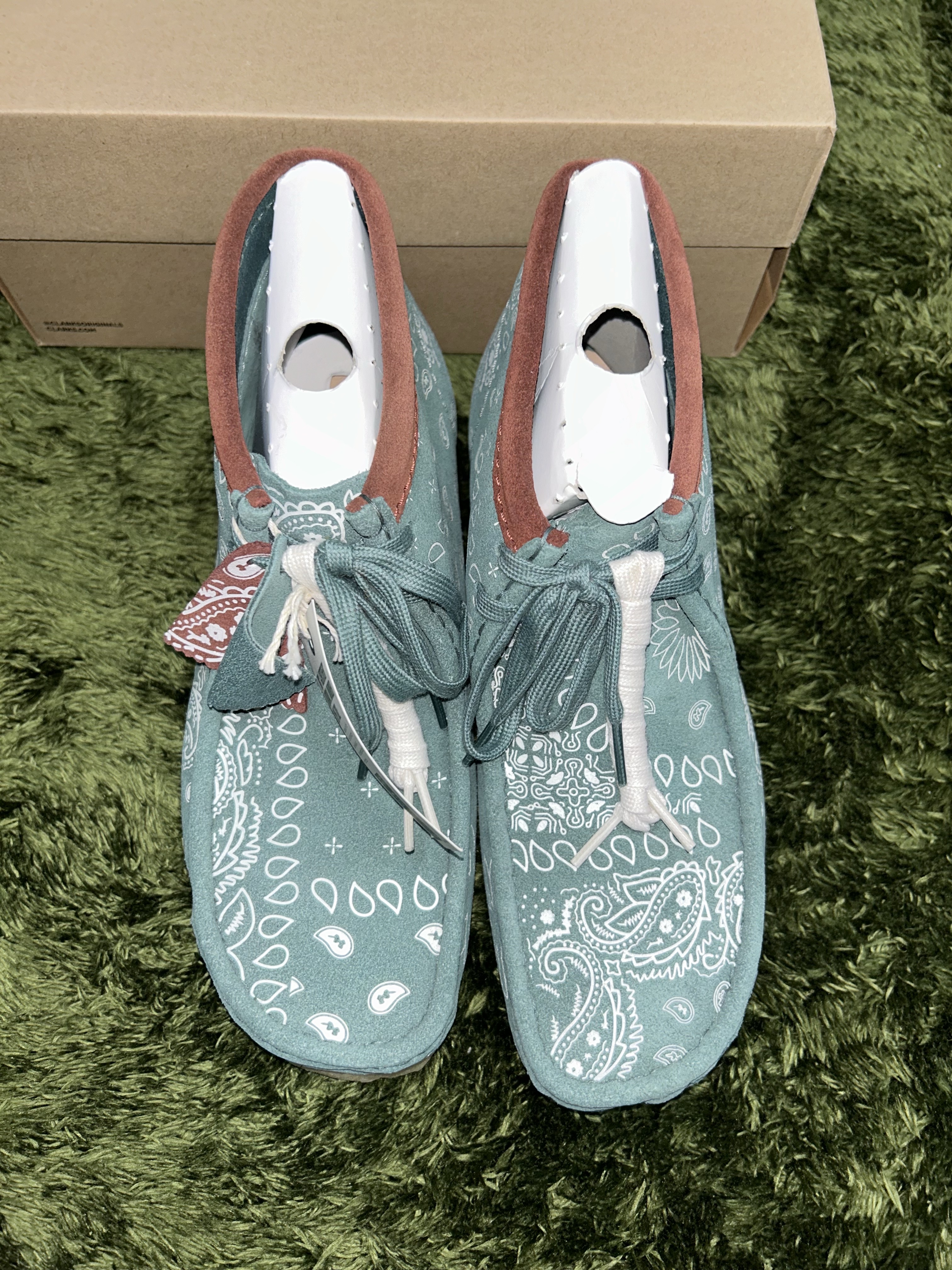 Clarks Wallabee Boot Green Paisley 착용 스타일 - 2