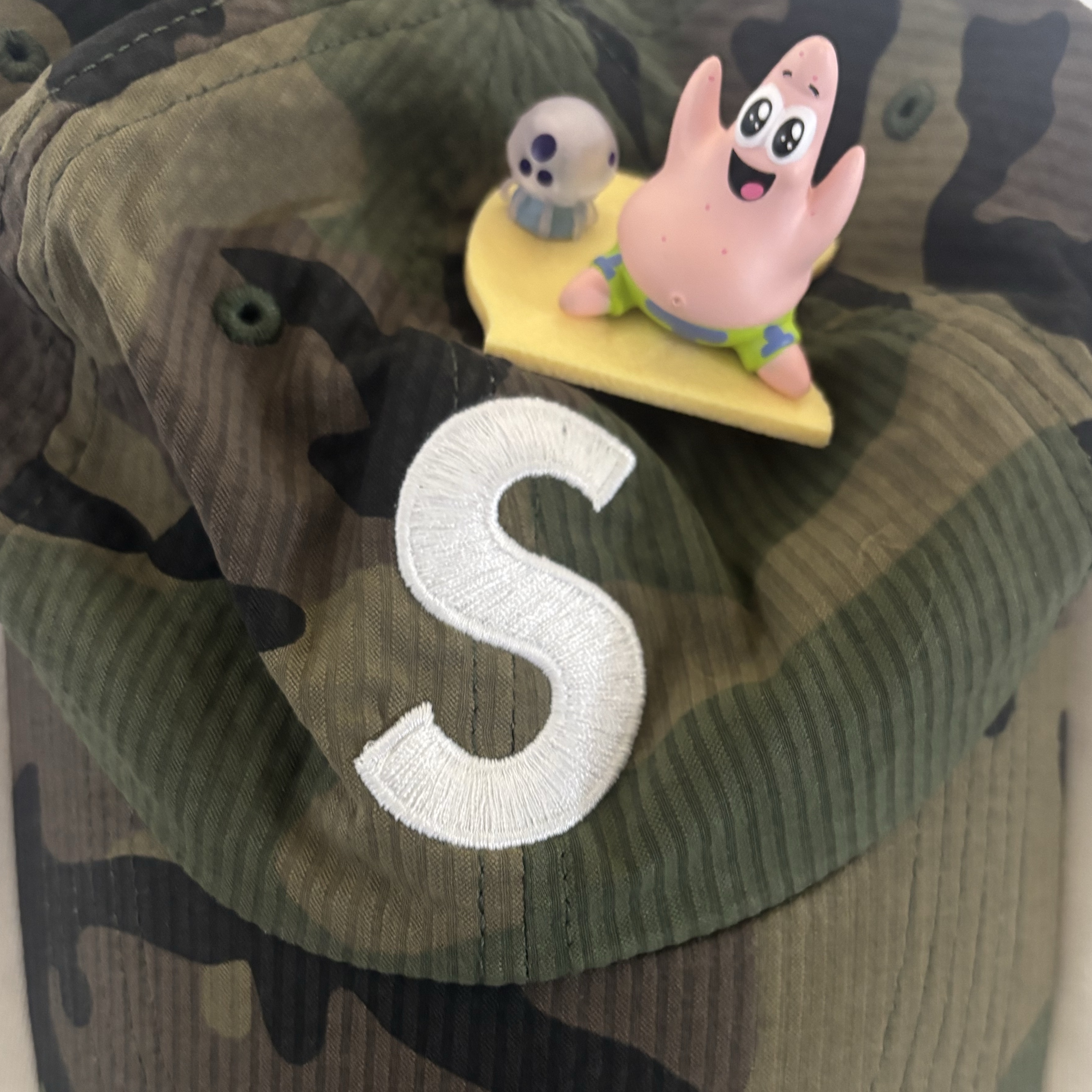 Supreme Seersucker S Logo 6-Panel Woodland Camo - 24SS 착용 스타일