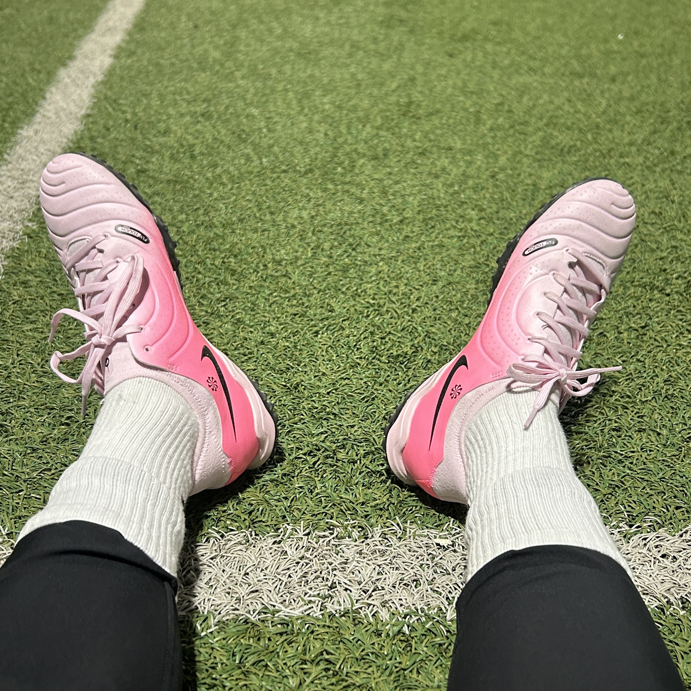 Nike Tiempo Legend 10 Pro TF Pink Foam Black 착용 스타일