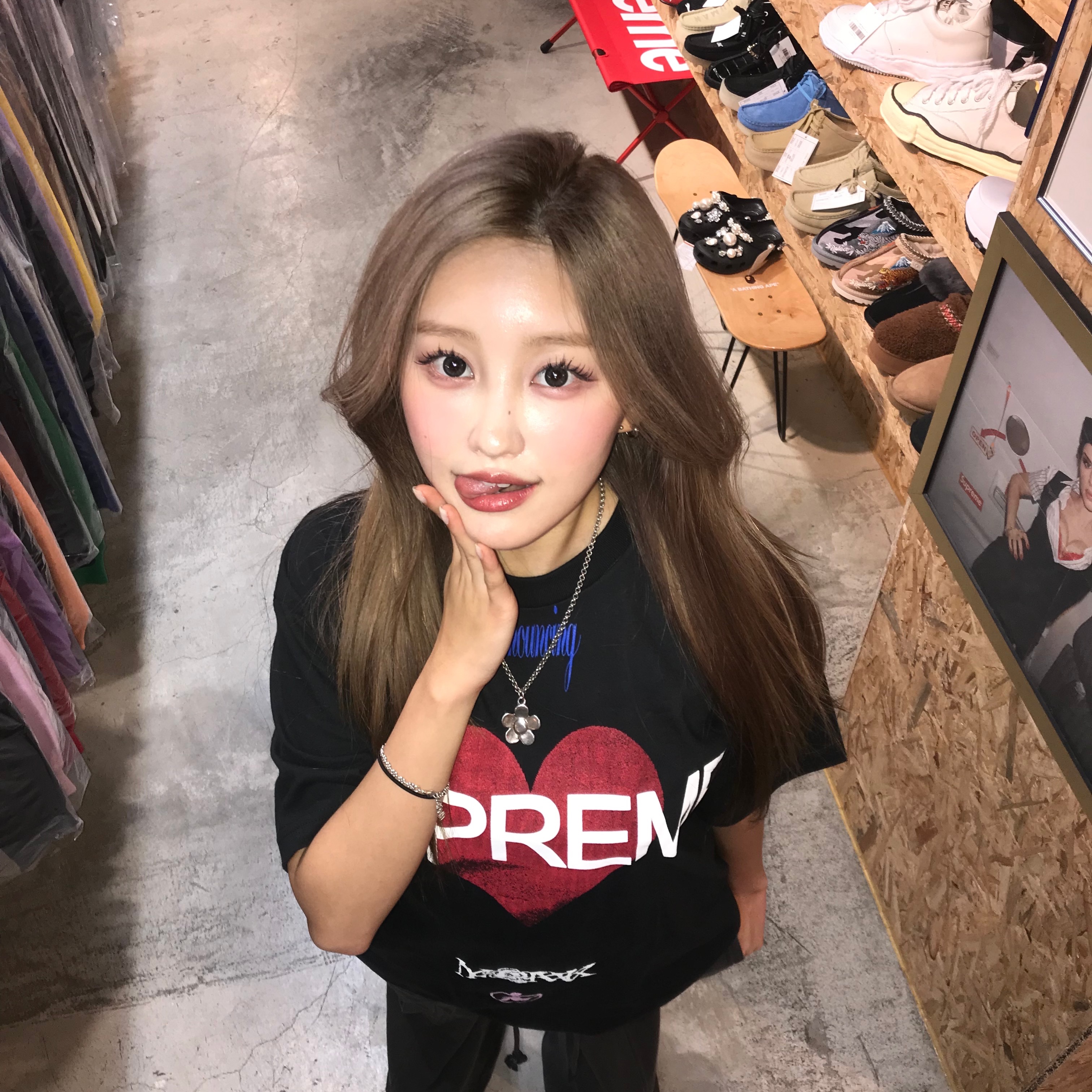 Supreme Announcing T-Shirt Black - 25SS 착용 스타일 - 2