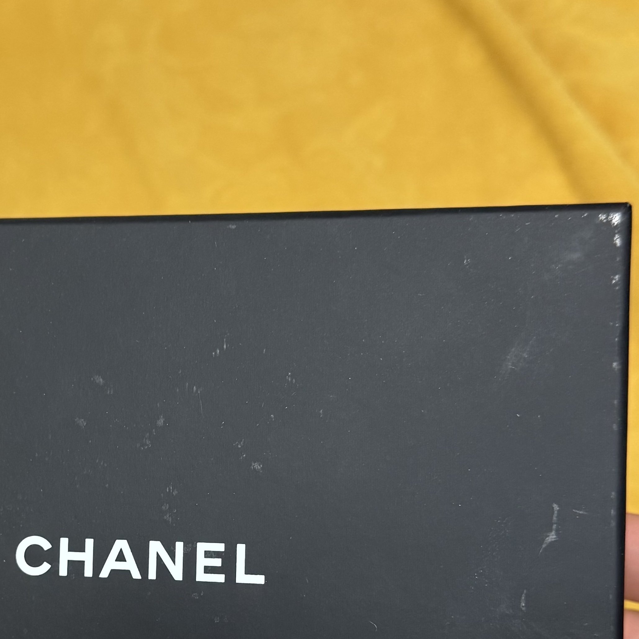 Chanel Classic Card Holder Grained Calfskin & Silver Black 착용 스타일