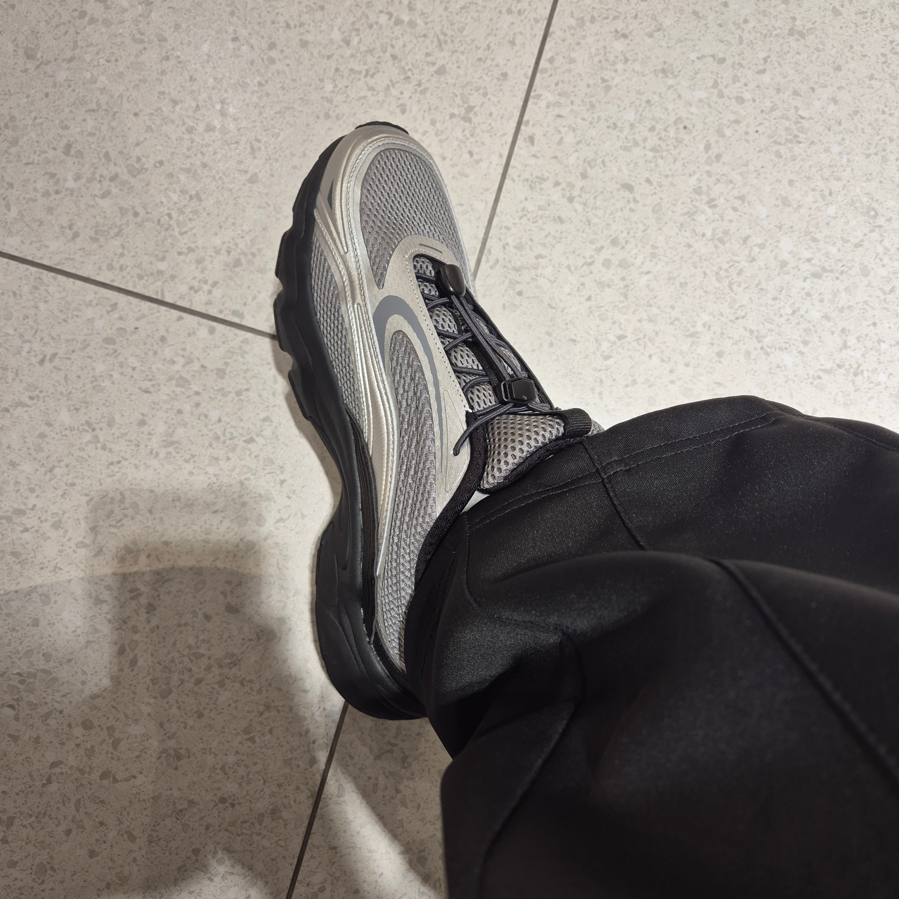 [6% 적립] FILA Pantera 99/25 Silver 착용 스타일