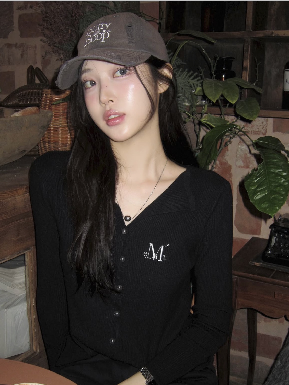 MUCENT Karin Open Collar-Neck Cardigan Black 착용 스타일 - 2
