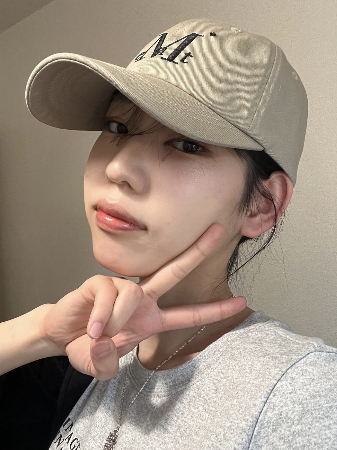 MUCENT Signature Ballcap Beige 착용 스타일 - 1