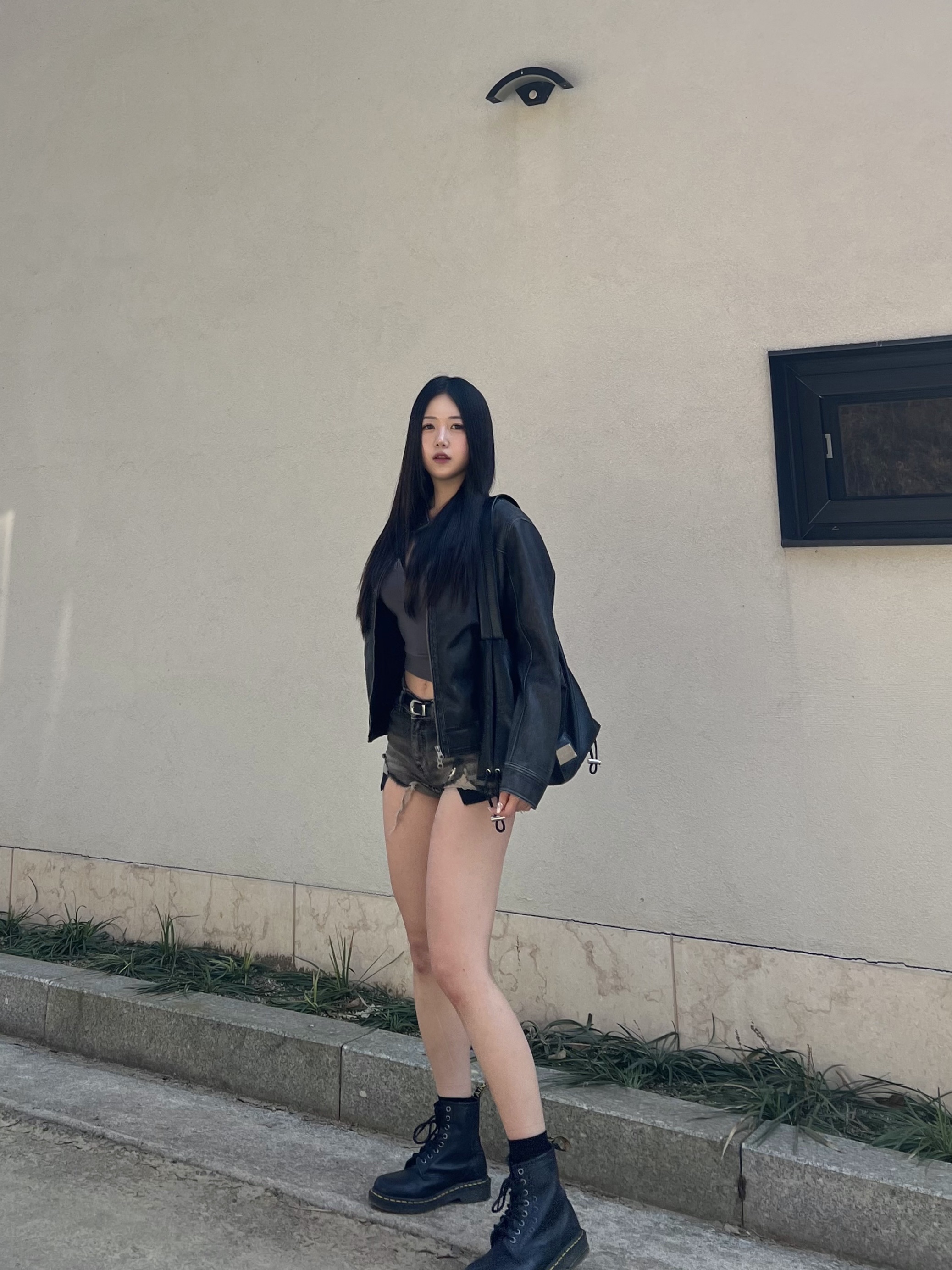 Dr. Martens Jadon HDW II BUTTERO Black 착용 스타일 - 1