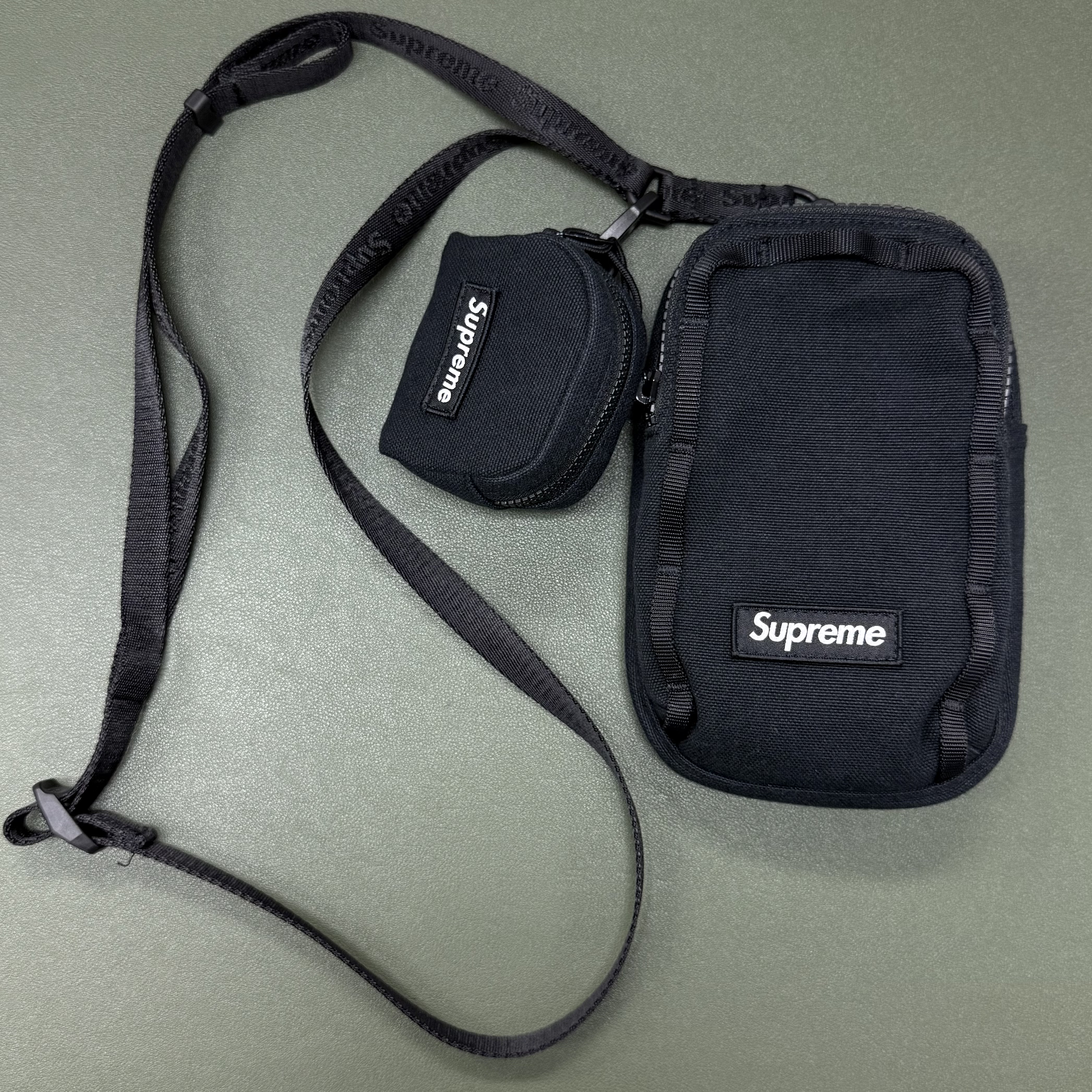 Supreme Camera Bag + Mini Pouch Black - 25SS 착용 스타일