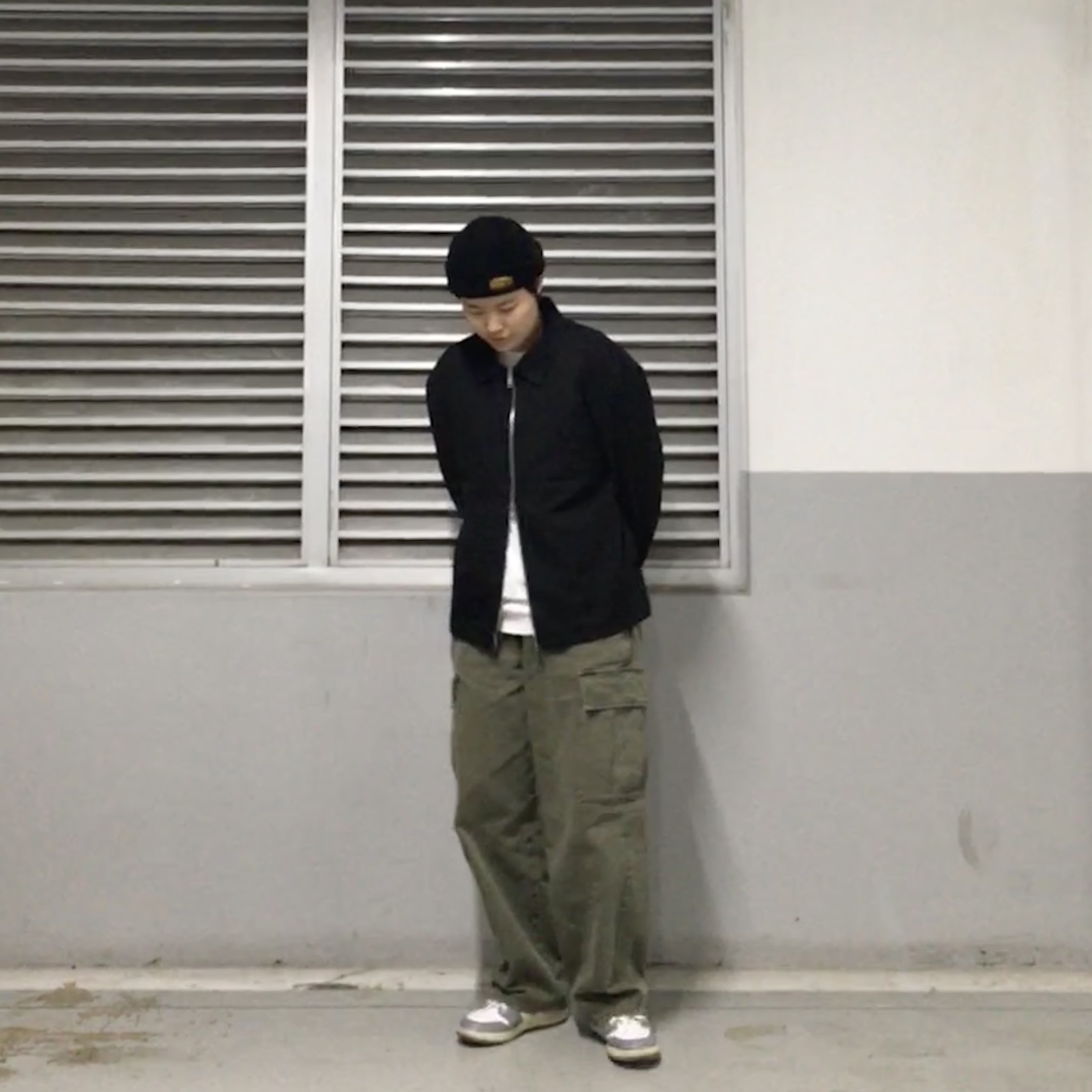QT8 GARMENTS Original Short Beanie Black, (GS) Jordan 1 Low Stealth and White 착용 스타일 - 1