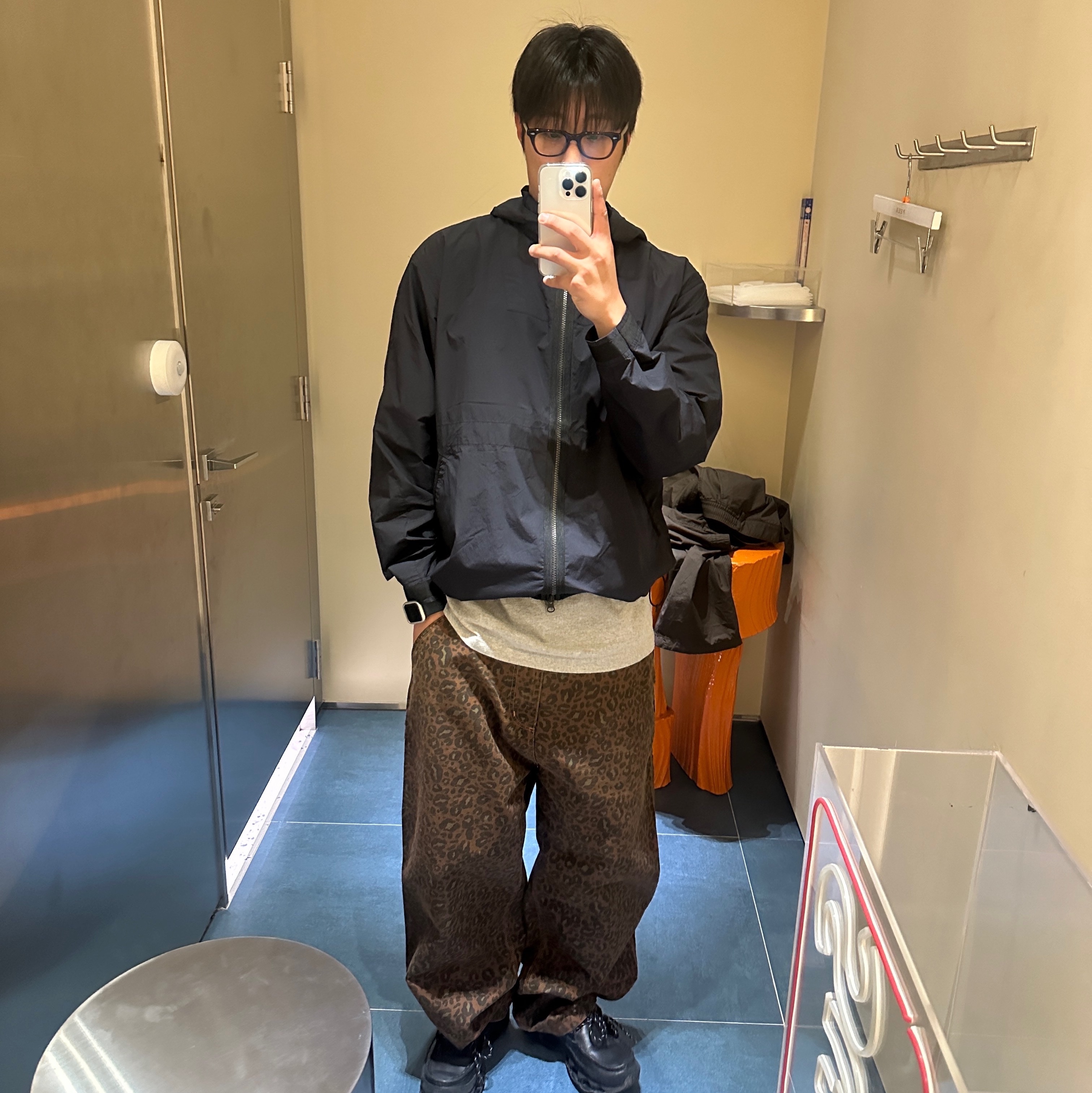 Carhartt WIP OG Single Knee Pant Tamarind Camo Leopard Garment Dyed, Mizuno Wave Prophecy MOC Black 착용 스타일