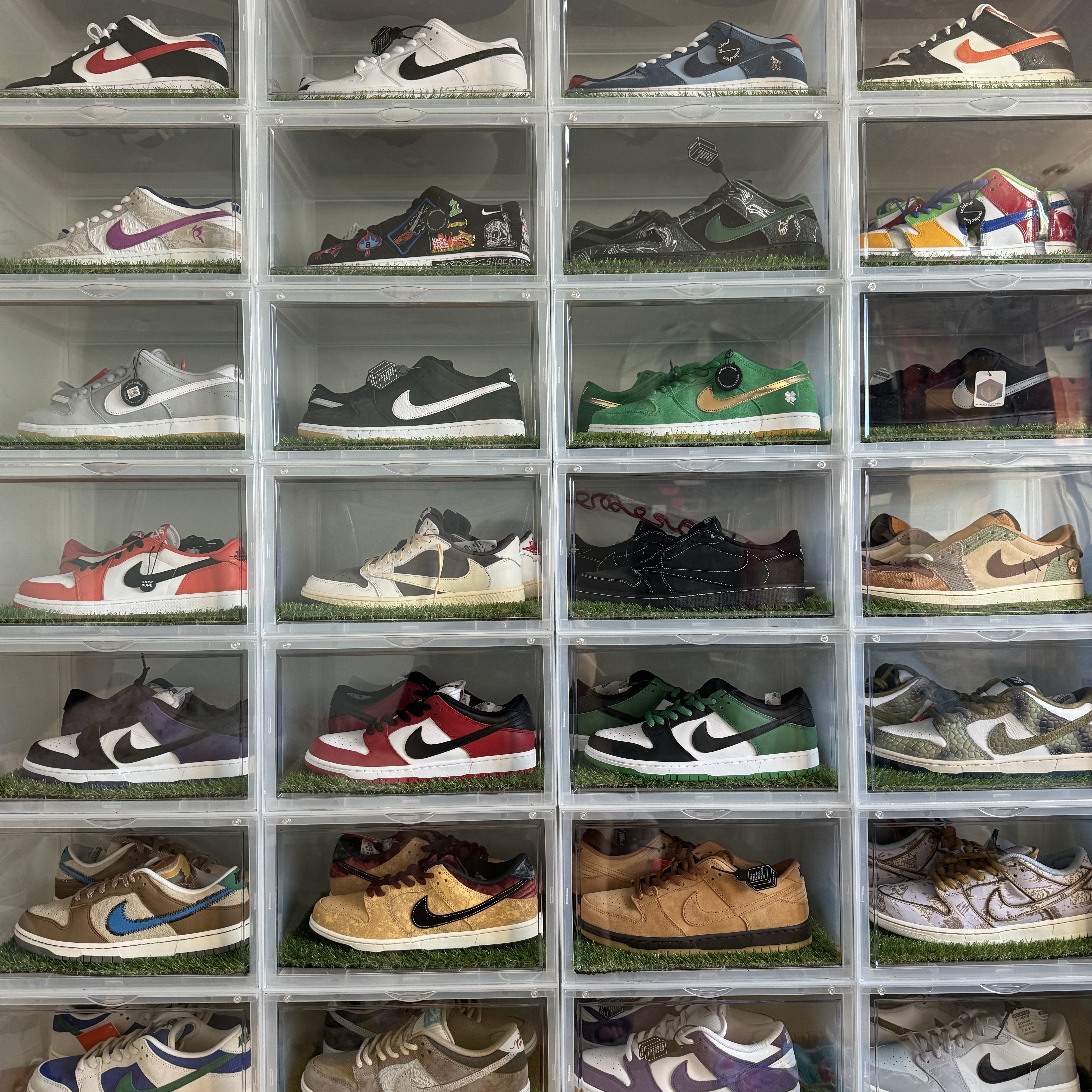 Jordan 1 x Travis Scott Retro Low OG SP Sail and Ridgerock, Jordan 1 x Travis Scott Retro Low OG SP Velvet Brown and Dark Mocha 착용 스타일