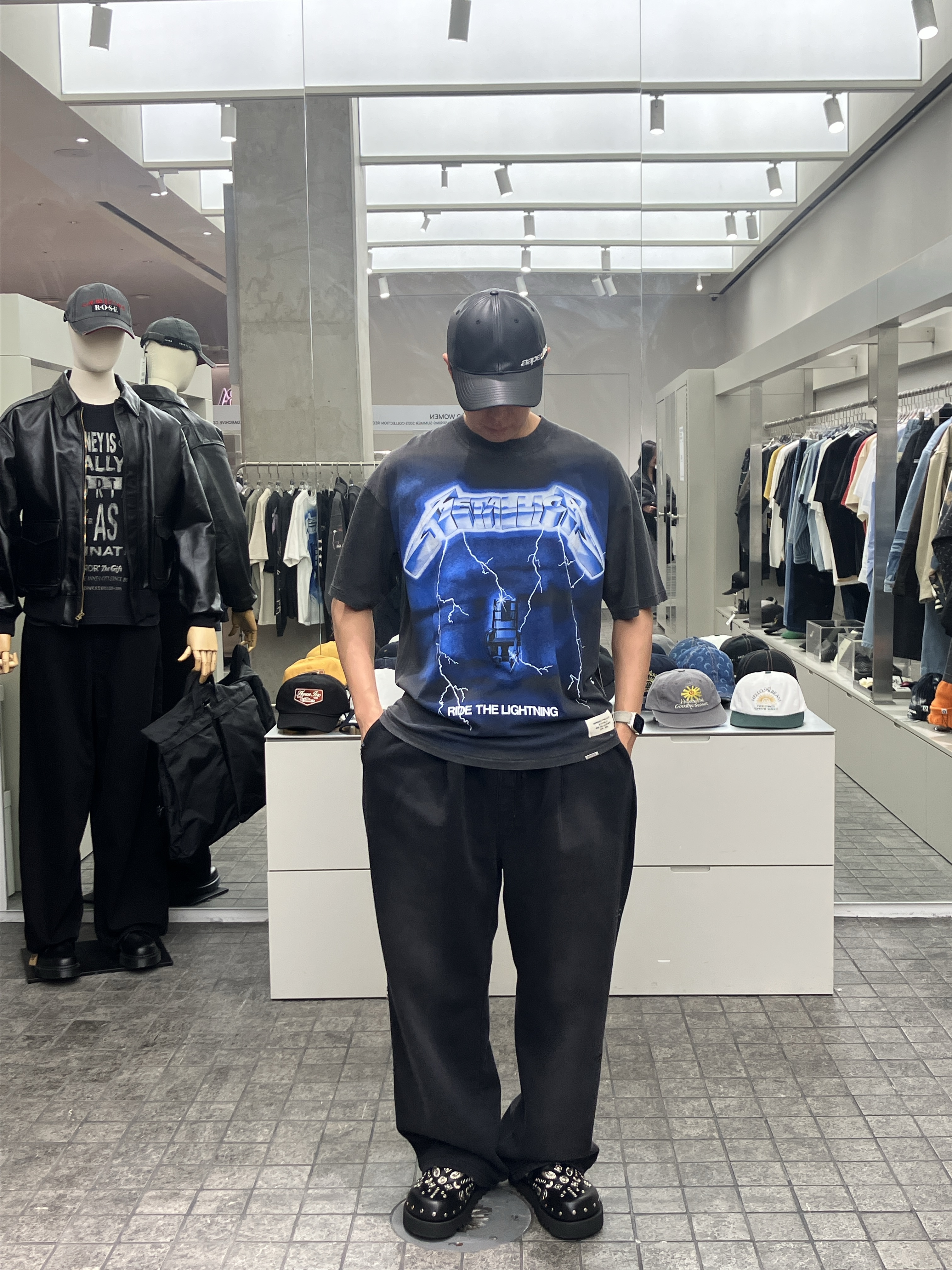Represent x Metallica Ride The Lightning SS T-Shirt Vintage Grey - 25SS, Represent x Metallica 40 Year Anniversary LS T-Shirt Flat White - 25SS 착용 스타일 - 2