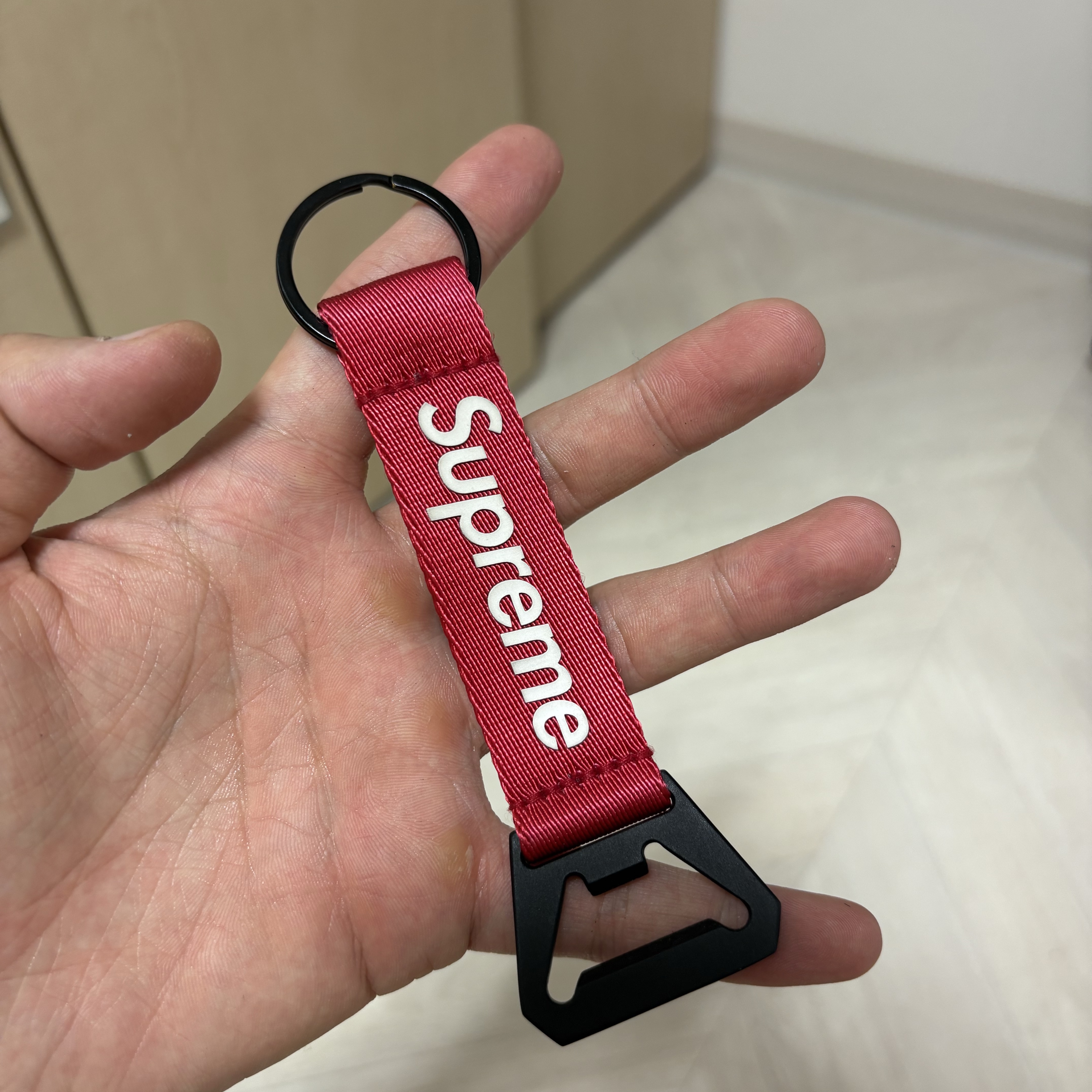 Supreme Bottle Opener Webbing Keychain Red - 21FW 착용 스타일