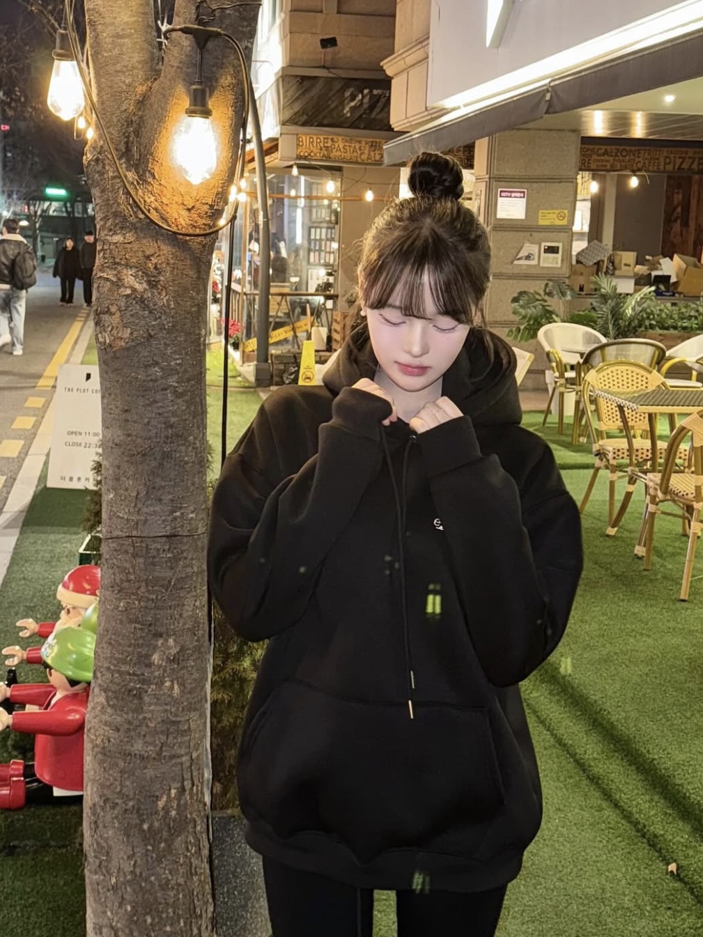 MUCENT Signature Basic Logo Hood T Black 착용 스타일 - 3