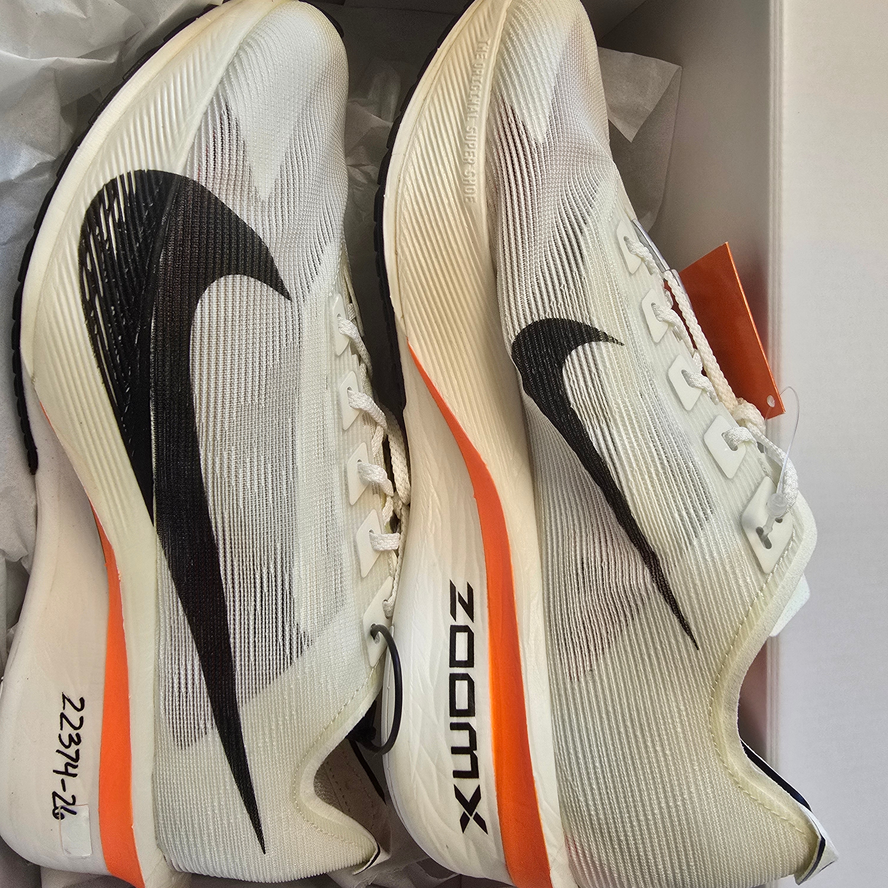 Nike ZoomX Vaporfly Next% 4 Proto Sail Total Orange 착용 스타일