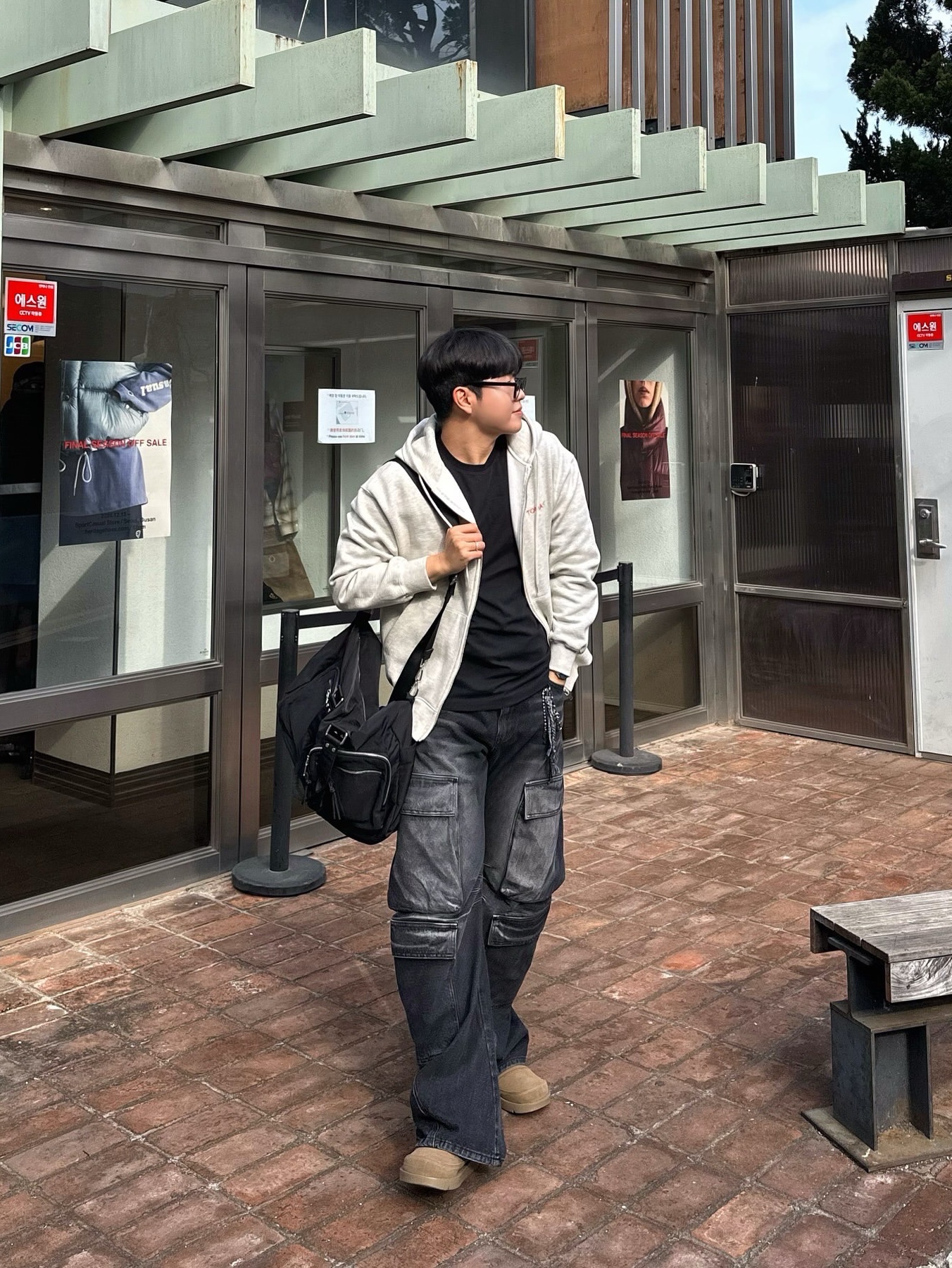 BLR Curved Quad Cargo Washing Denim Pants Black 착용 스타일