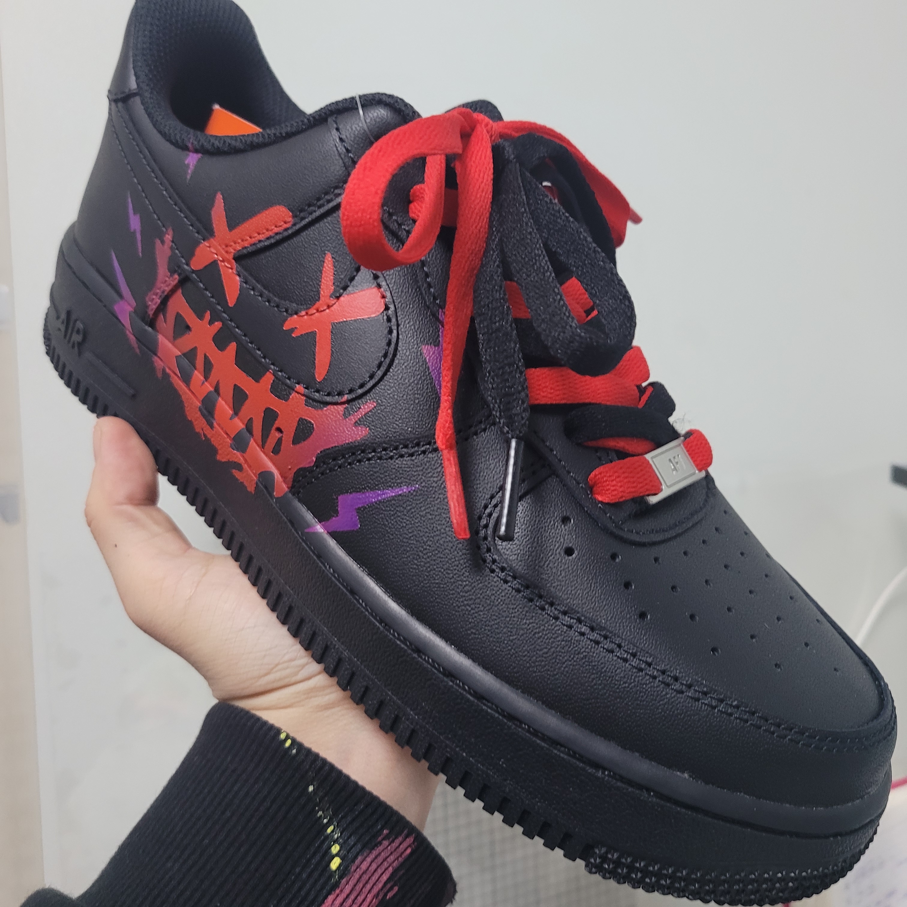 Nike Air Force 1 '07 Low Triple Black 착용 스타일