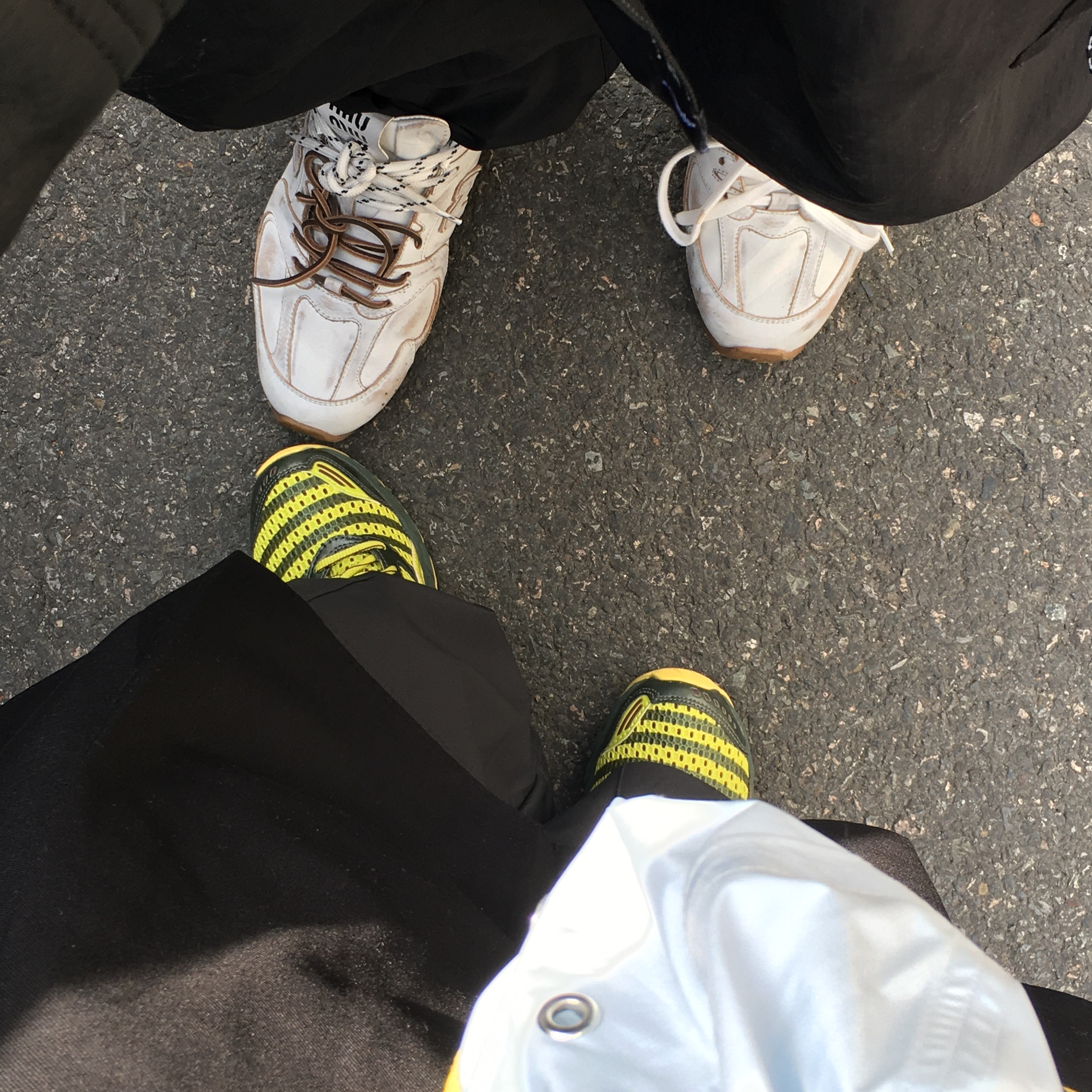 Asics UB9-S Gel-DS Trainer 14 Dark Mustard Truffle Grey, (W) New Balance x Miu Miu 530 SL Leather Sneakers White 착용 스타일