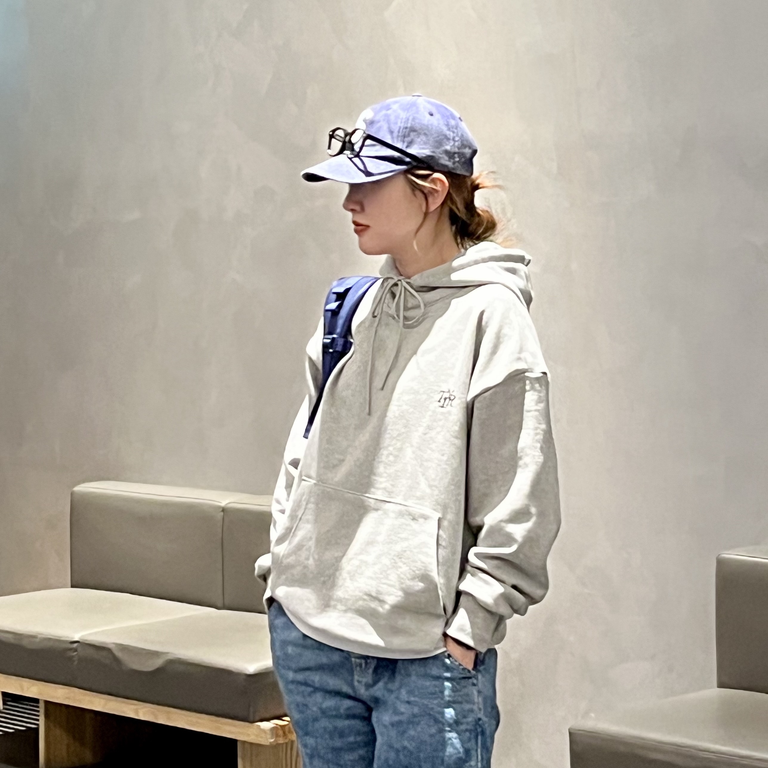 Supreme Pigment S Logo 6-Panel Navy - 24FW, Nike Shox R4 White Racer Blue 착용 스타일 - 5