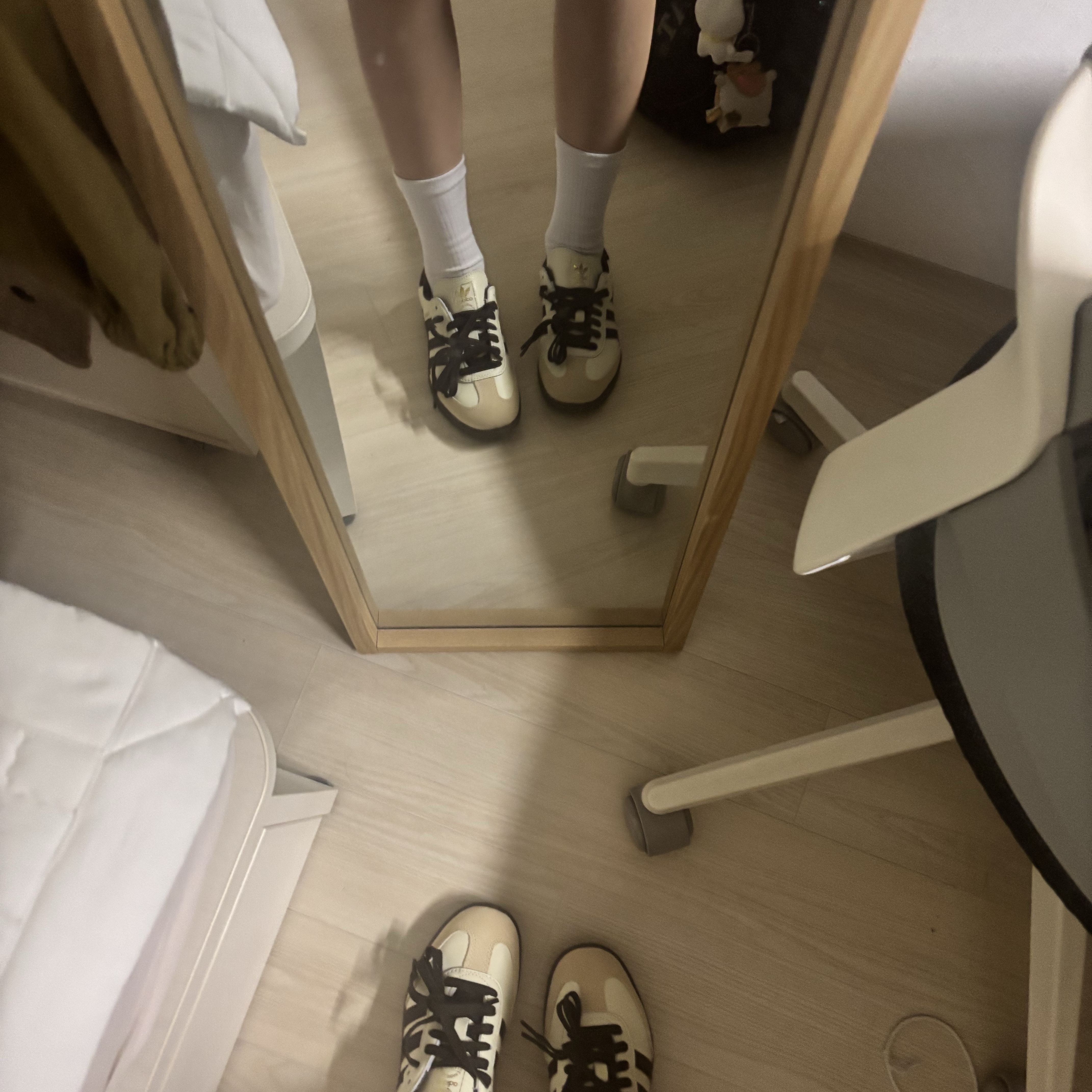 Adidas Samba OG Cream White Dark Brown 착용 스타일