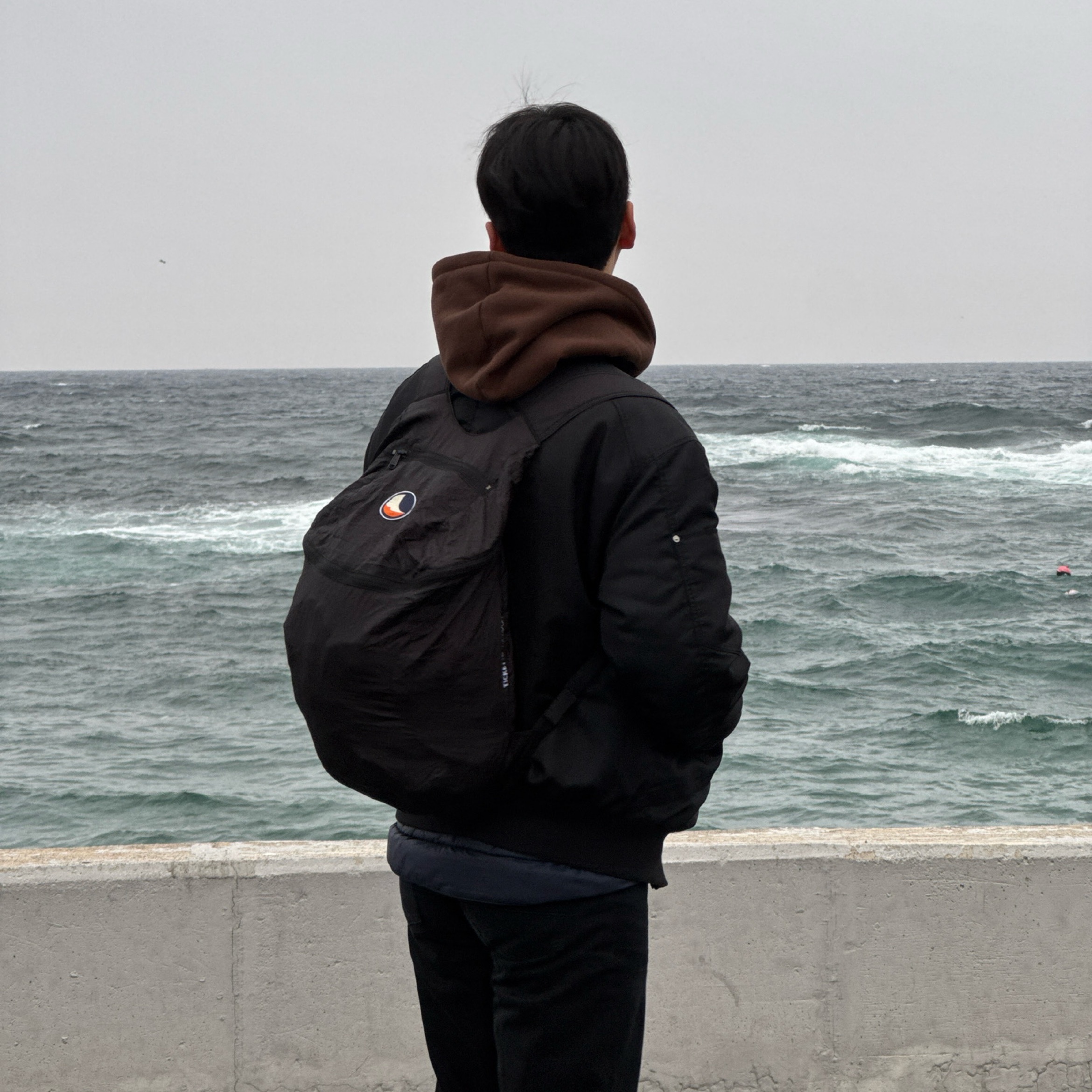 Ticket To The Moon Backpack Plus 25L Black 착용 스타일