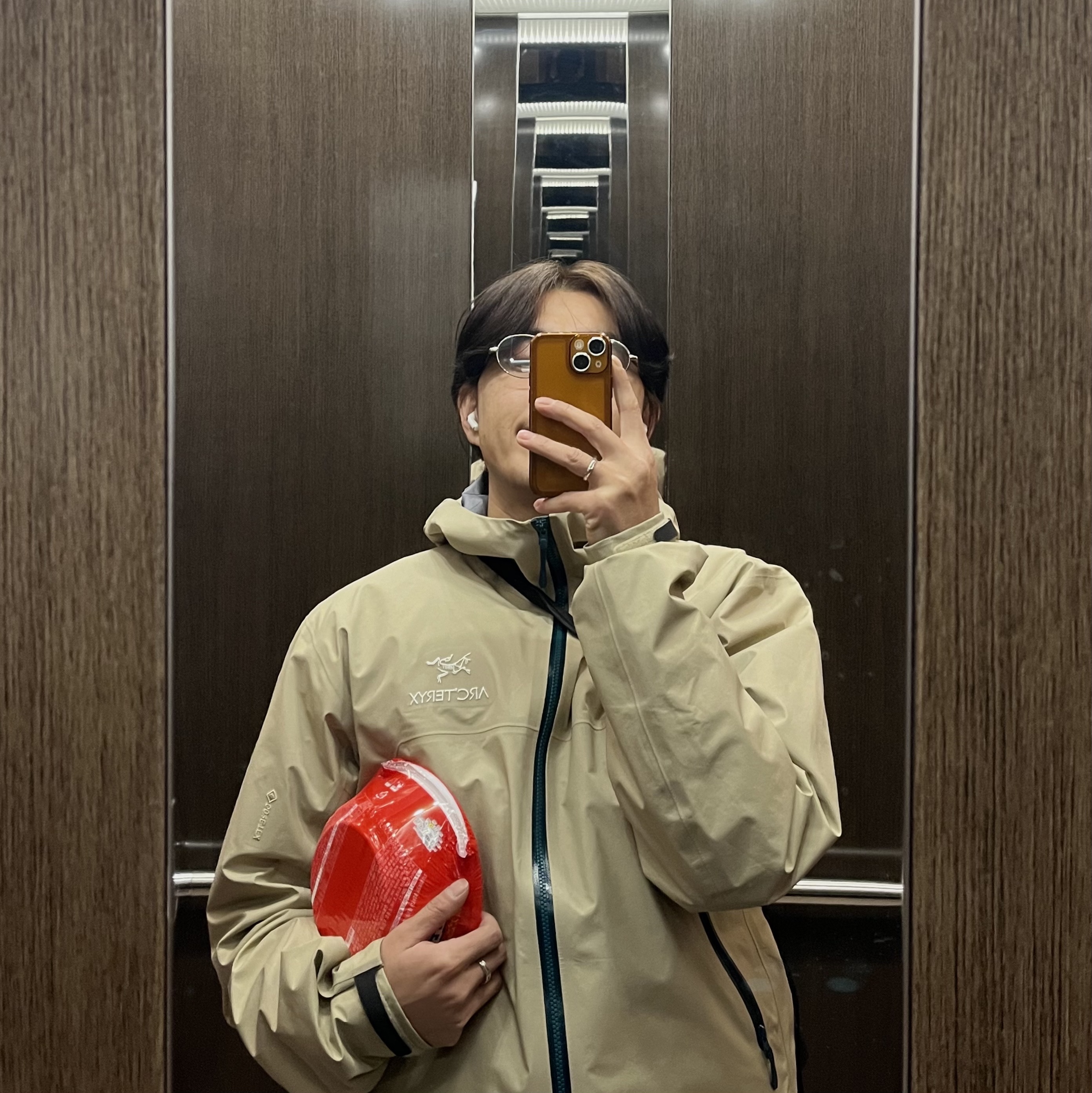Arc'teryx Beta Jacket Wicker 착용 스타일