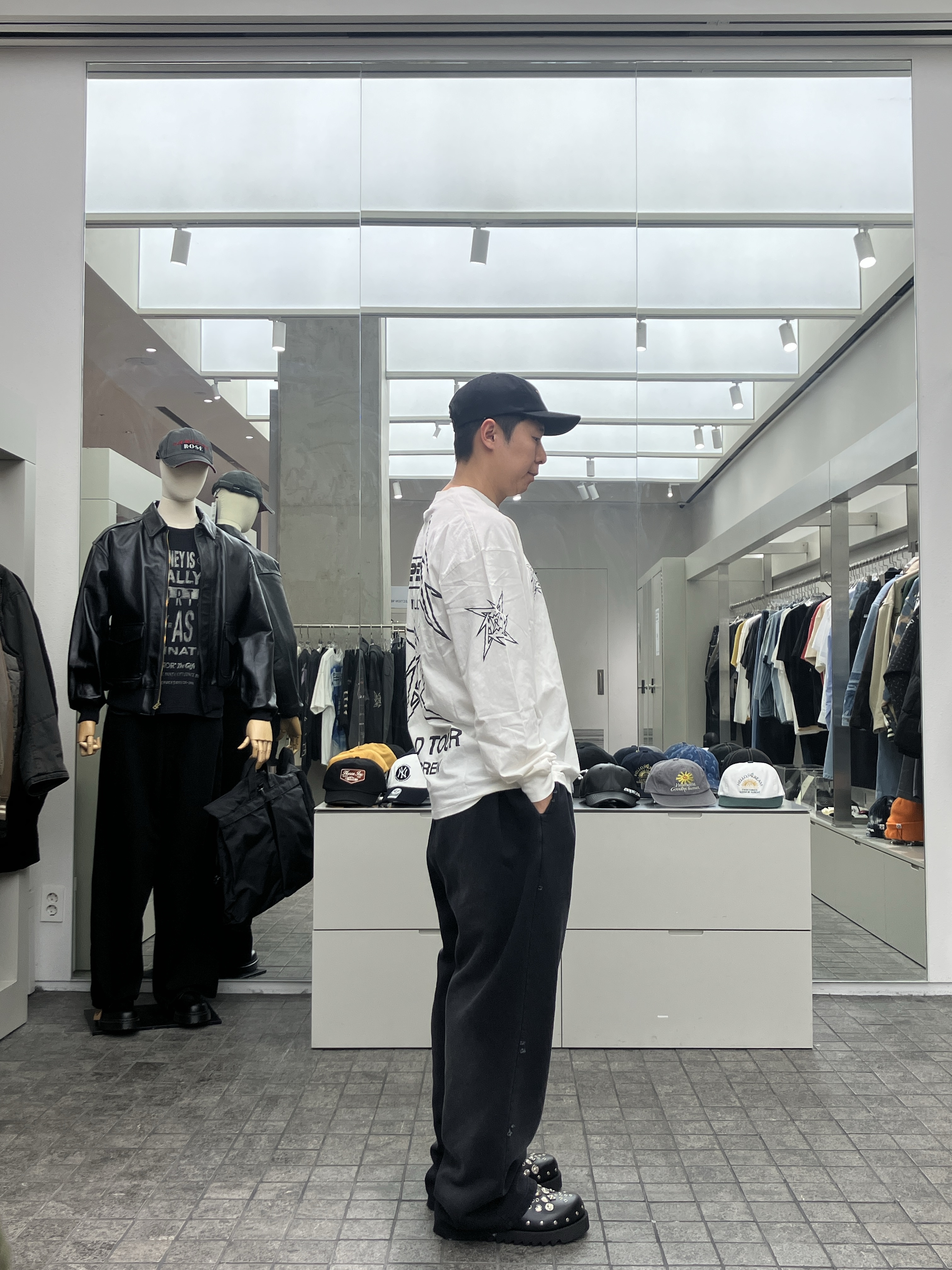 Represent x Metallica Ride The Lightning SS T-Shirt Vintage Grey - 25SS, Represent x Metallica 40 Year Anniversary LS T-Shirt Flat White - 25SS 착용 스타일 - 4