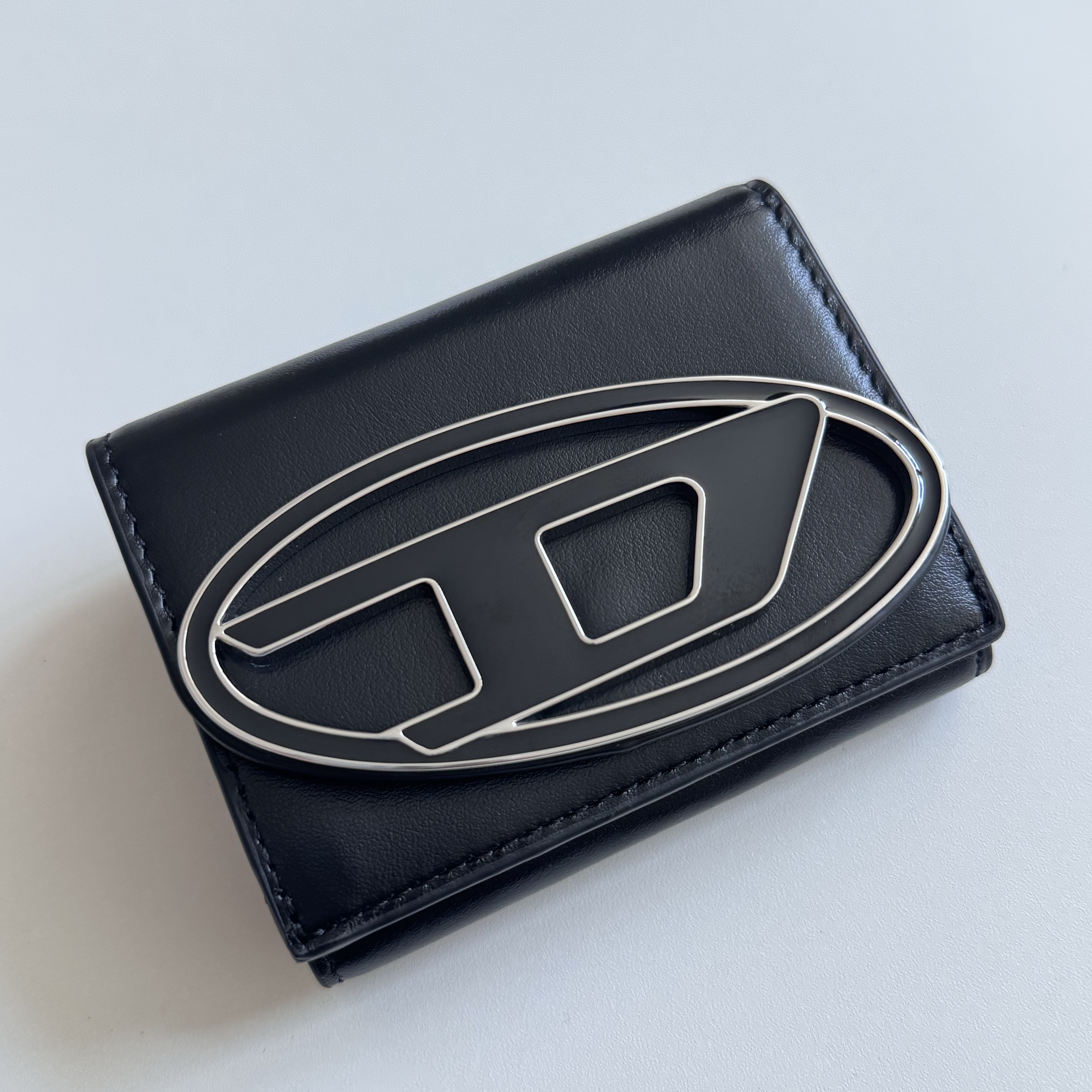 Diesel 1DR Tri-Fold Coin XS li Wallet Black 착용 스타일 - 2