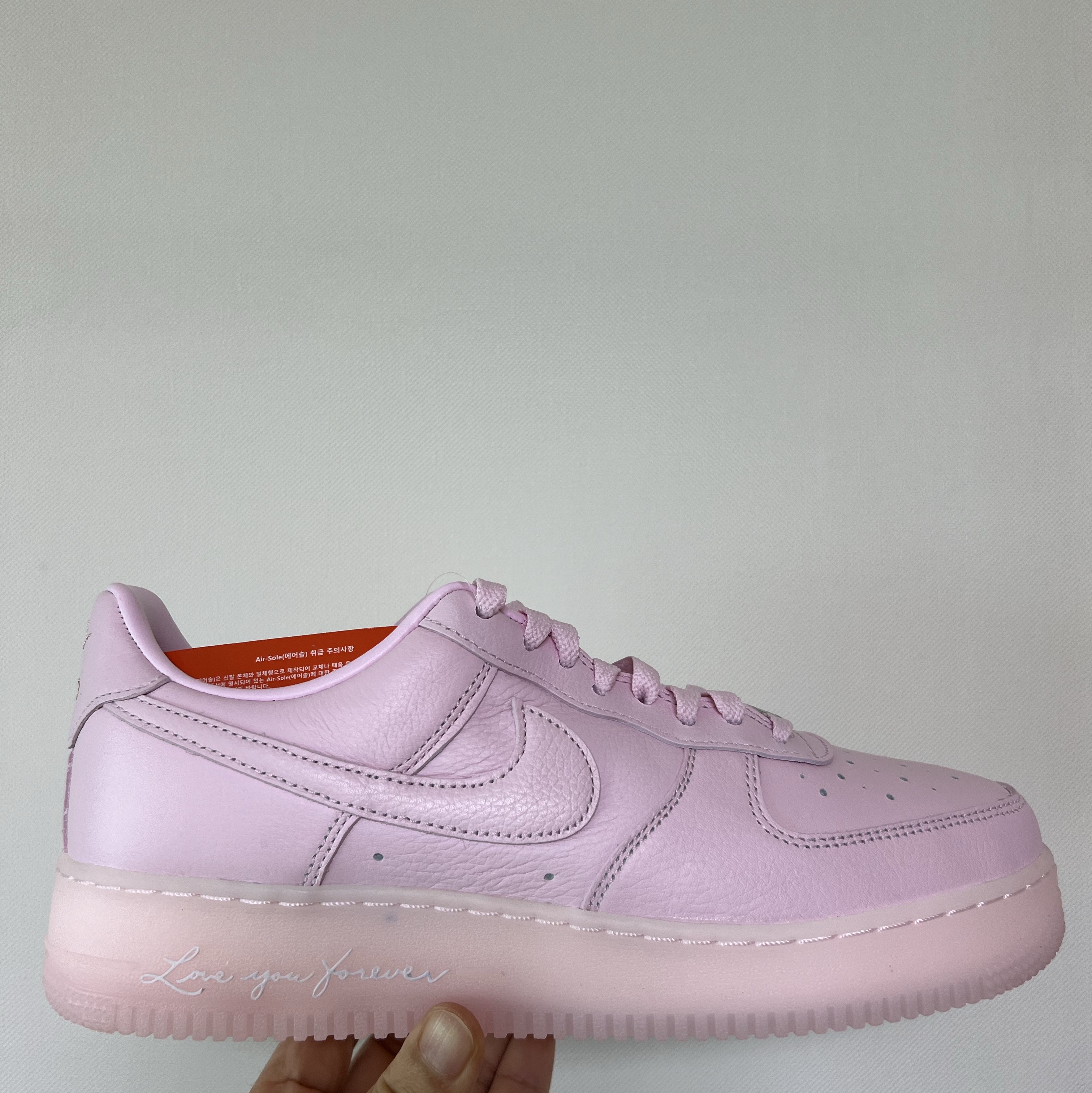 Nike x Drake Nocta Air Force 1 Low SP Certified Lover Boy Pink Foam 착용 스타일 - 1