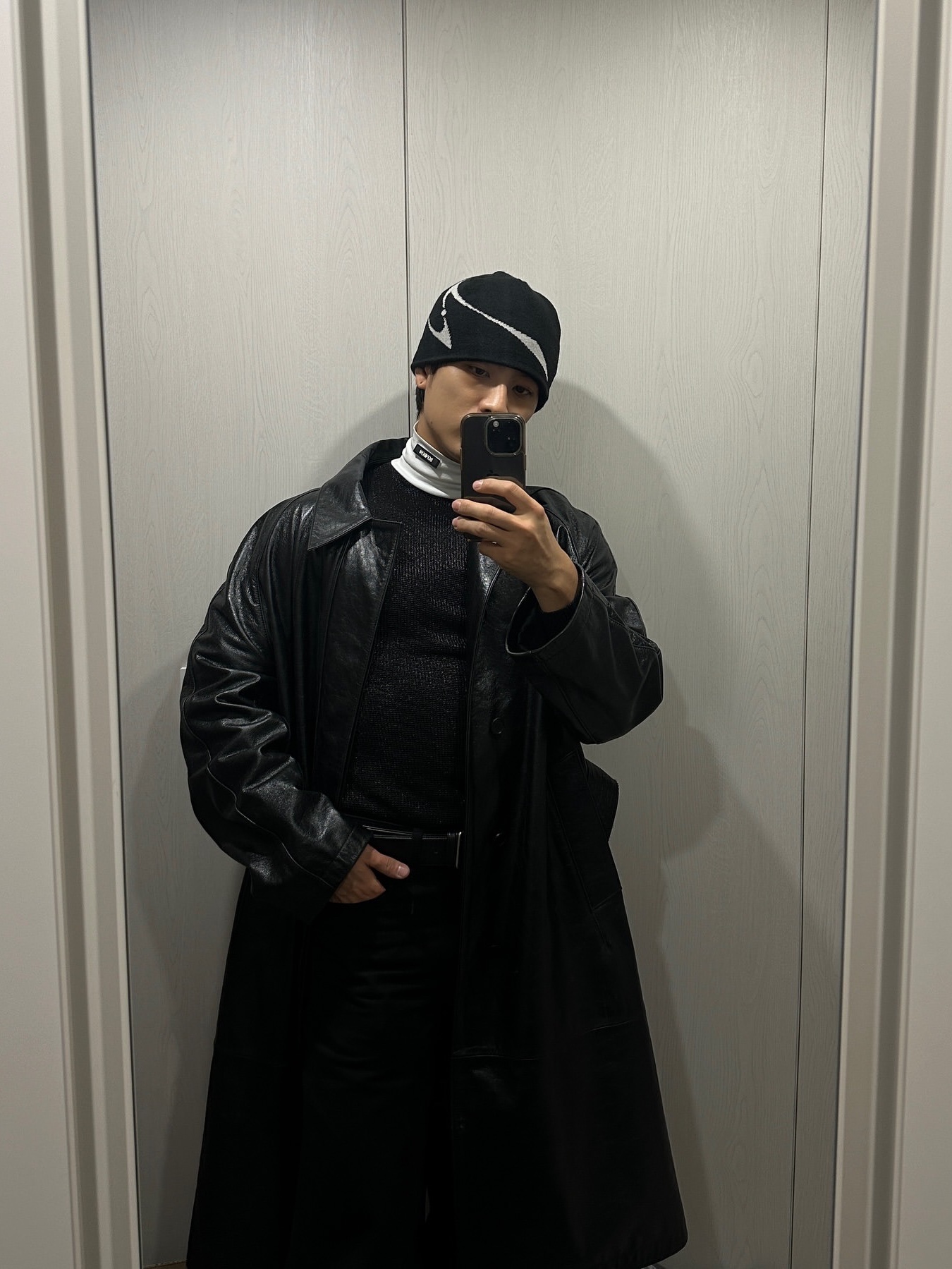 BLR Curved Logo Beanie Black 착용 스타일