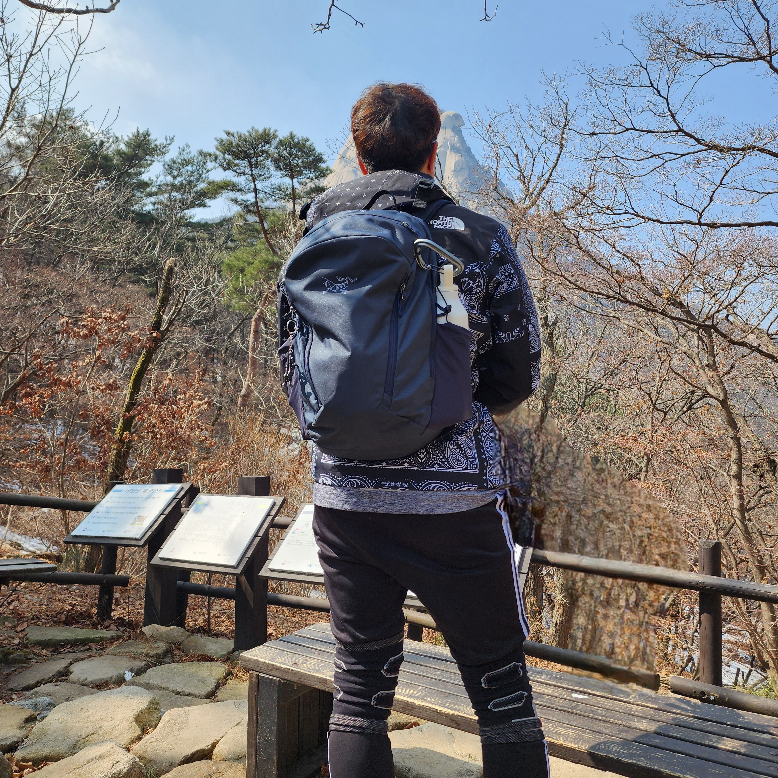 The North Face Novelty GTX Mountain Jacket Black, Arc'teryx Aerios Aura Mid Black Silk 착용 스타일 - 2