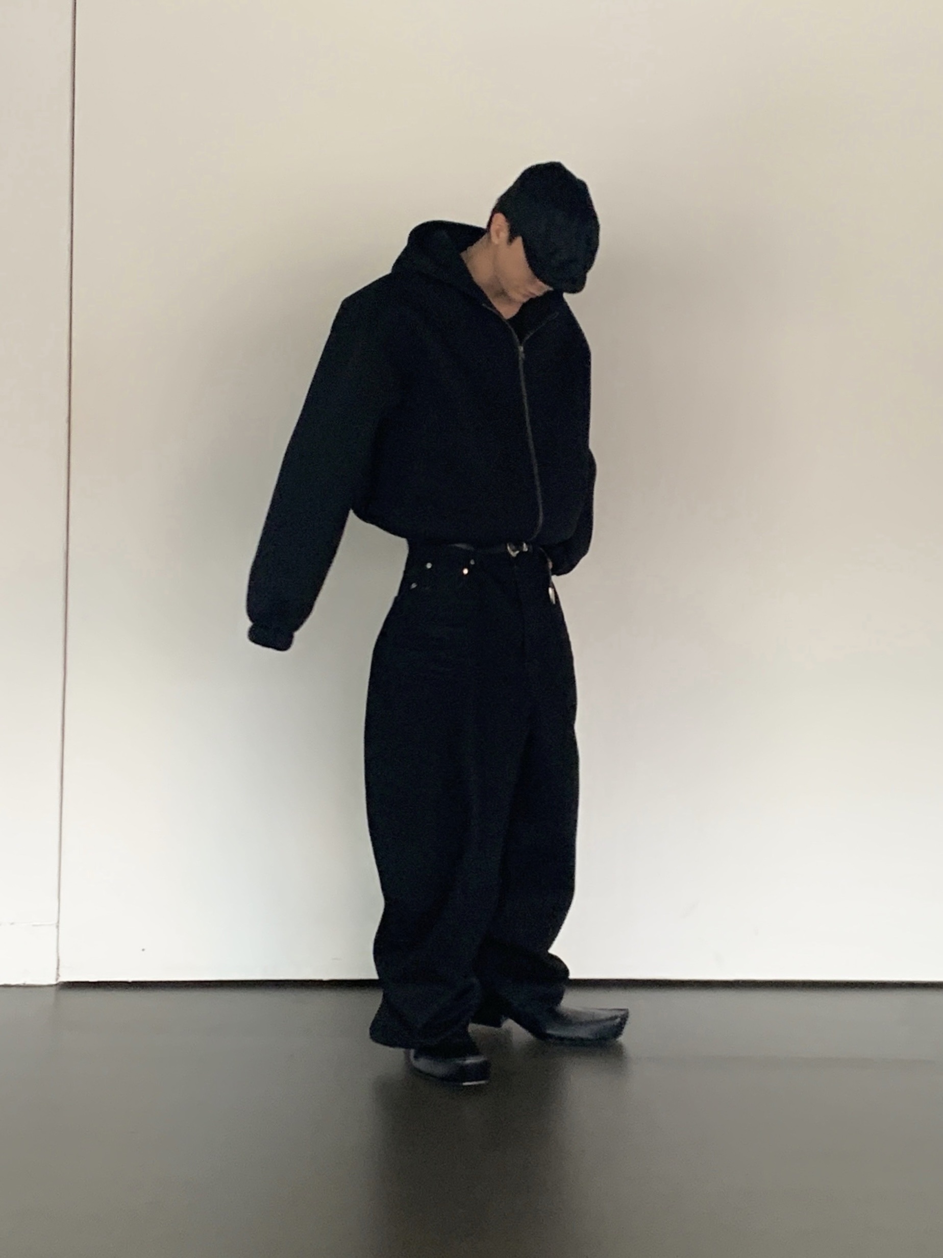 Prada Re-Nylon Hat Black, Entire Studios Heavy Denim Cargo Surface Wave 착용 스타일 - 6