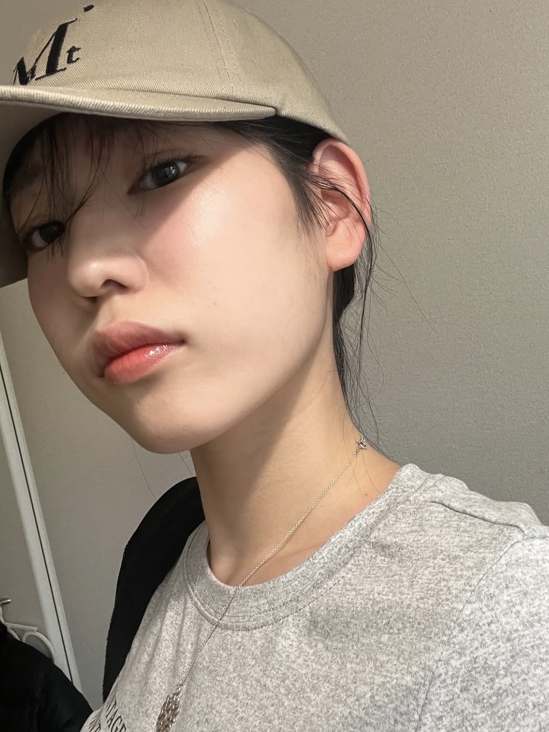 MUCENT Signature Ballcap Beige 착용 스타일 - 3
