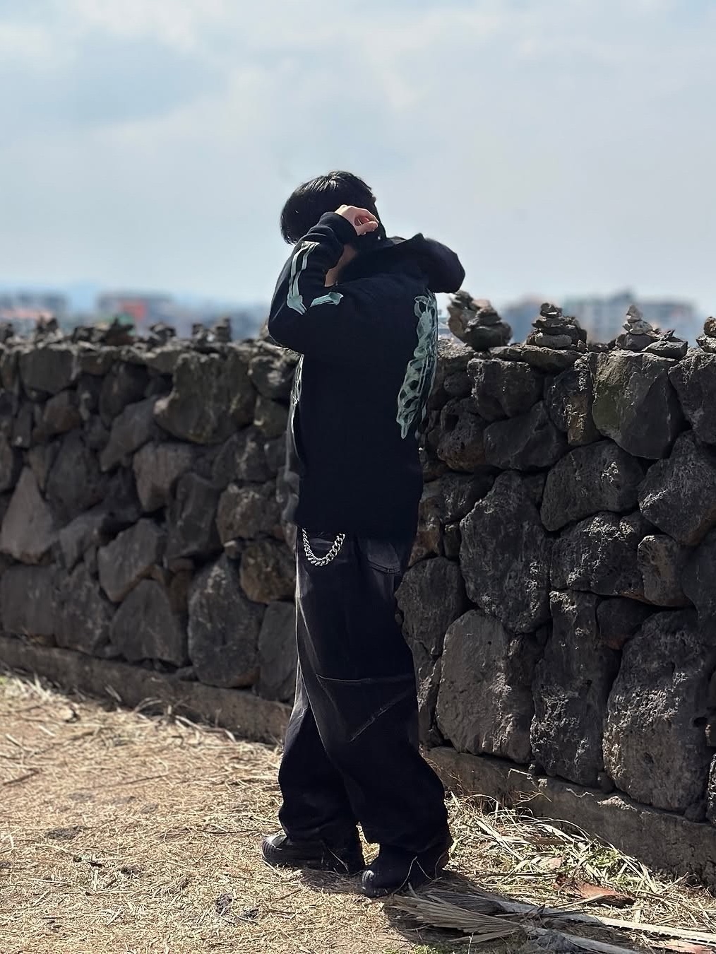 BLR Embossed Wave Washing Wide Denim Pants Black, BLR Embossed Wave Washing Wide Denim Pants Blue 착용 스타일
