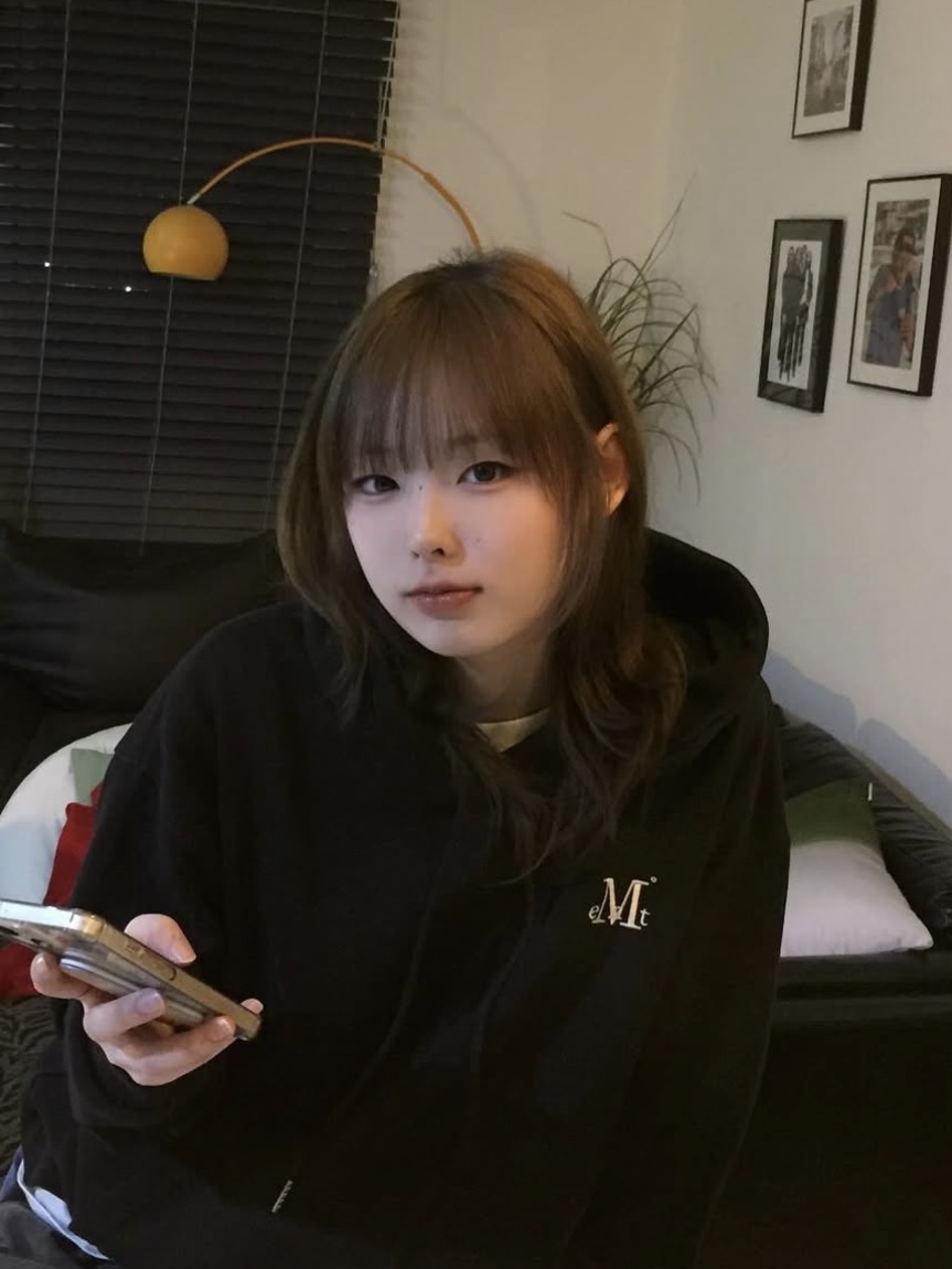 MUCENT Signature Basic Logo Hood T Black 착용 스타일 - 4