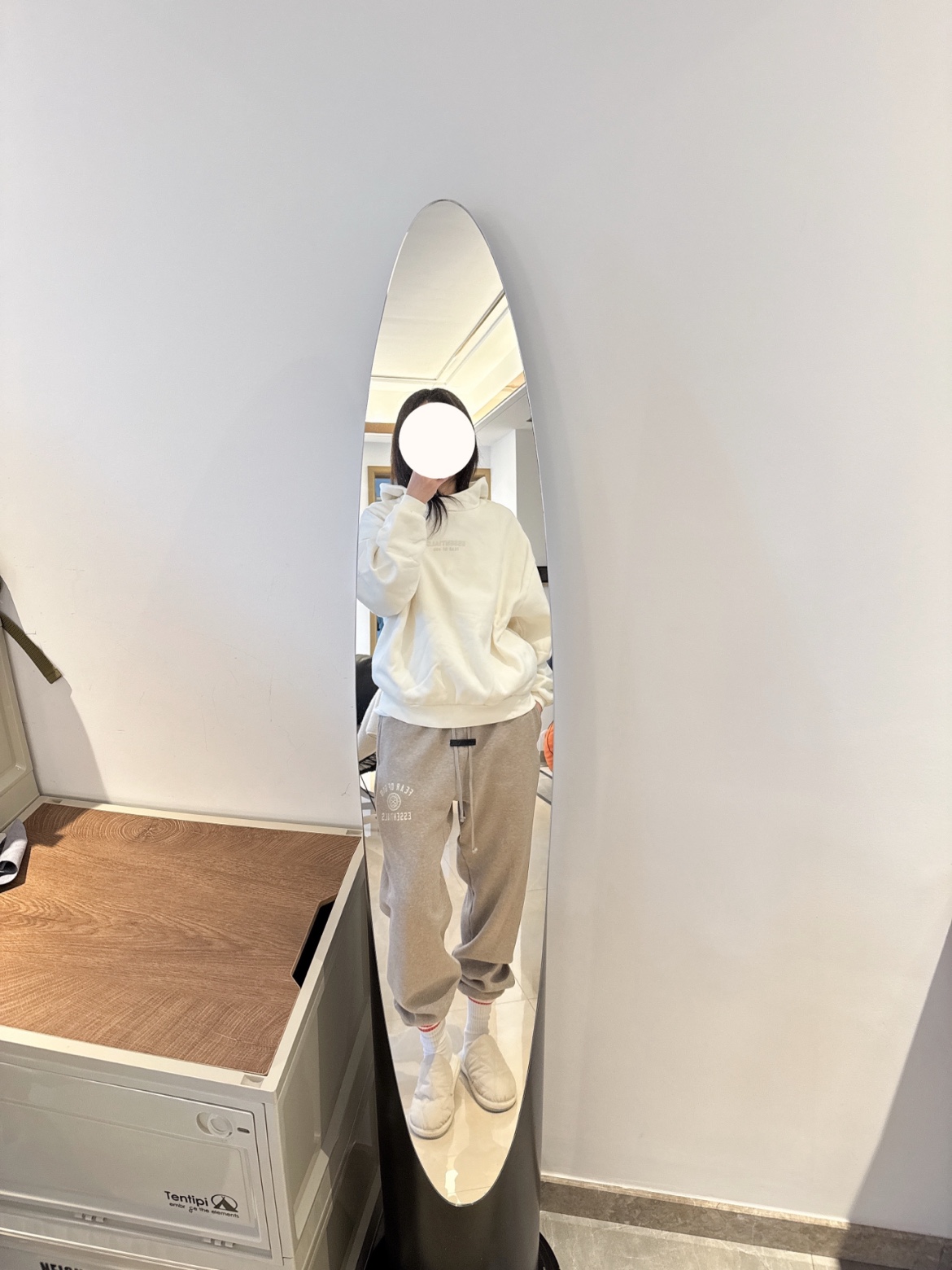 Essentials Hoodie Cloud Dancer - 23FW 착용 스타일