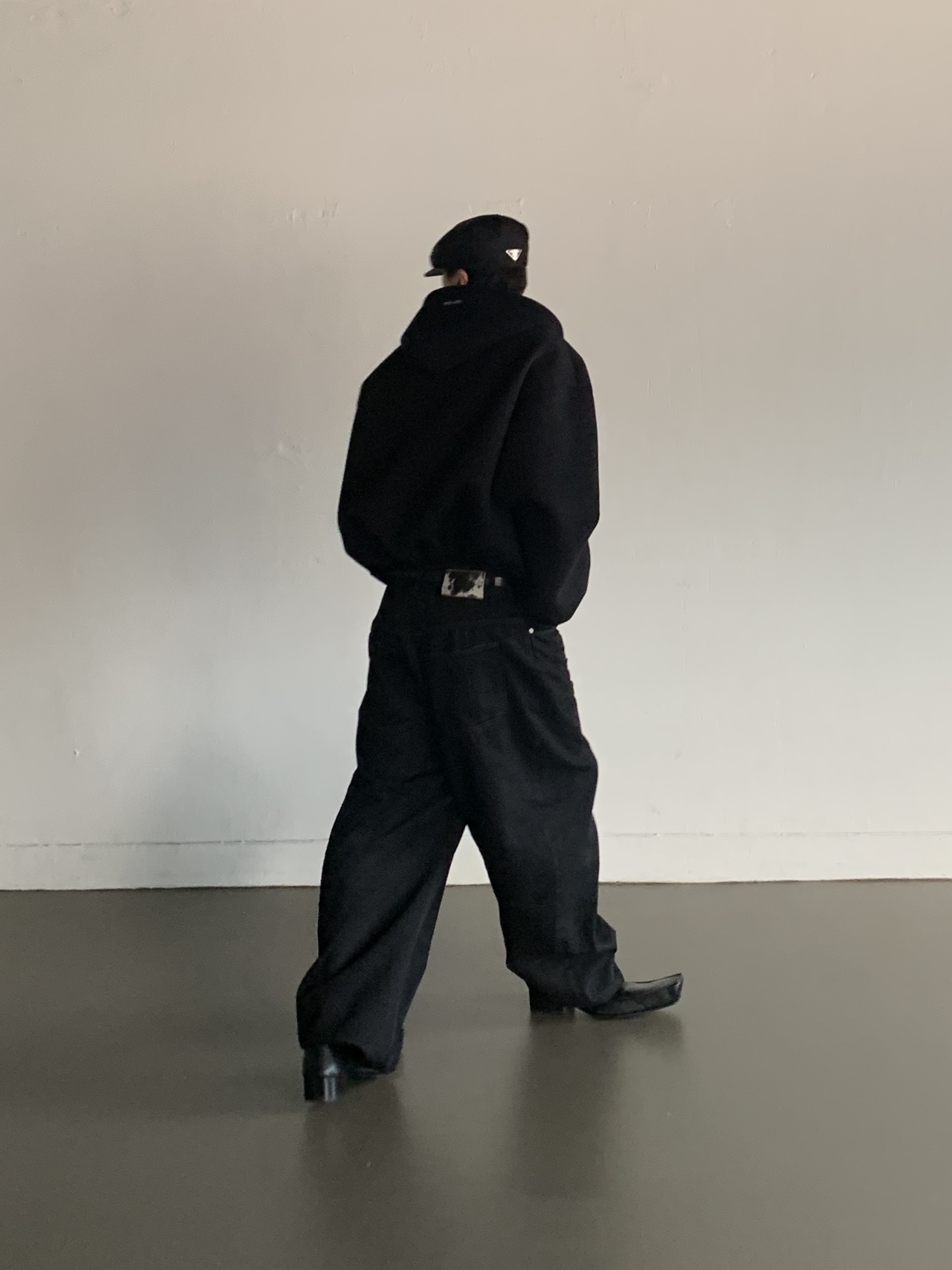 Prada Re-Nylon Hat Black, Entire Studios Heavy Denim Cargo Surface Wave 착용 스타일 - 8