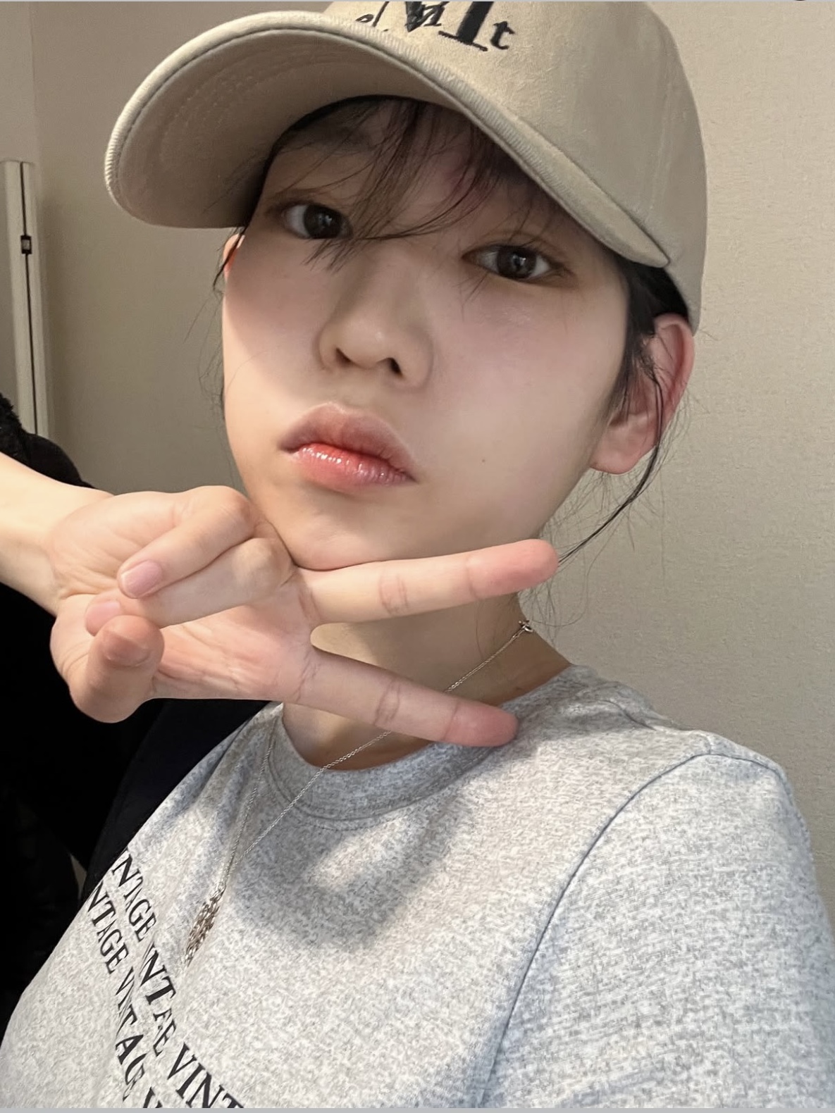 MUCENT Signature Ballcap Beige 착용 스타일 - 2
