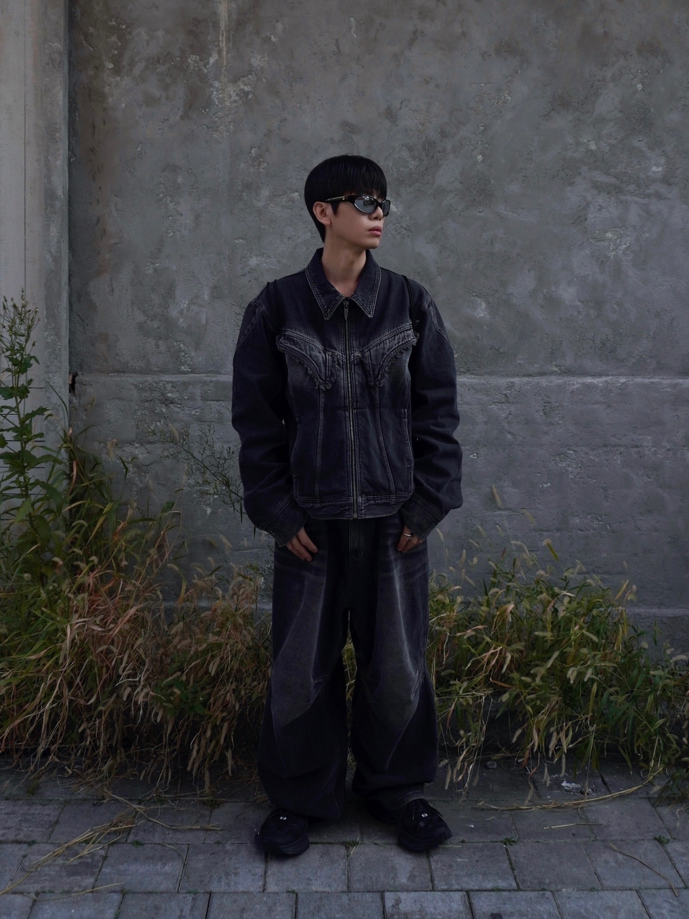 [KREAM 단독] BLR Double Trident Washing Wide Denim Pants Blue, Balenciaga Circuit Sneaker Black 착용 스타일