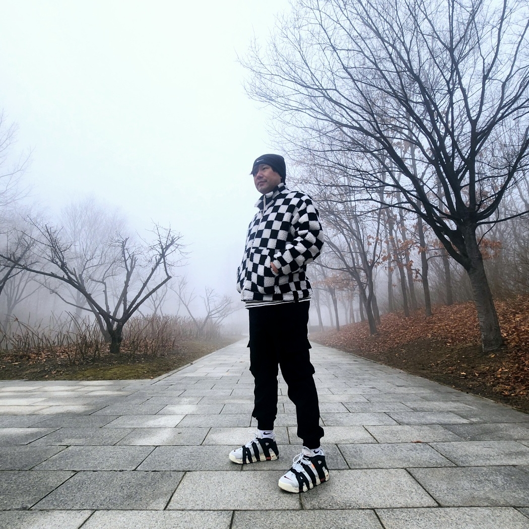 Nike x Stussy NRG Cuffed Beanie Black, Nike Air More Uptempo 96 Photon Dust University Red 착용 스타일