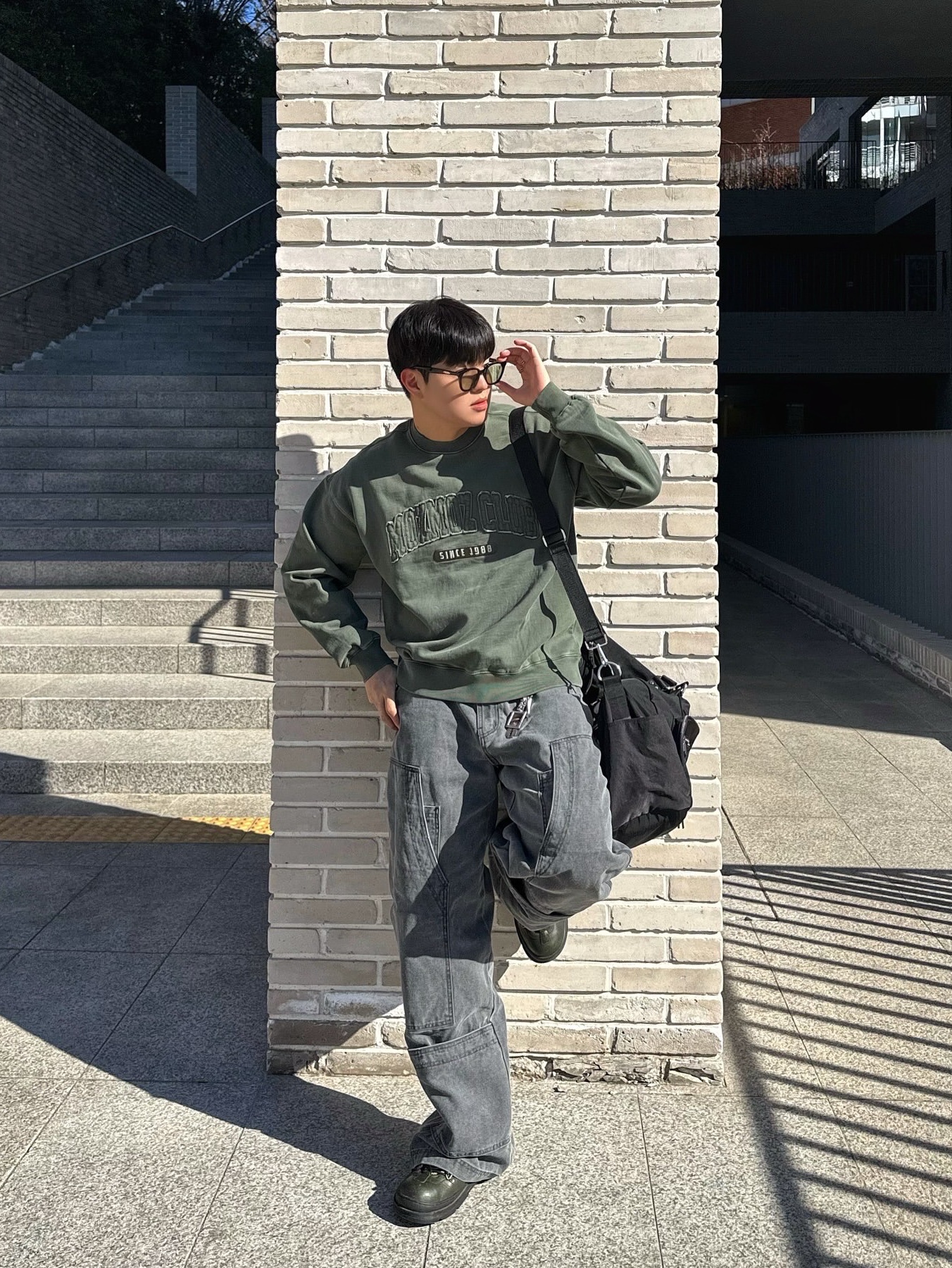 BLR Dyed Multi Cargo Carpenter Pants Light Grey 착용 스타일 - 2