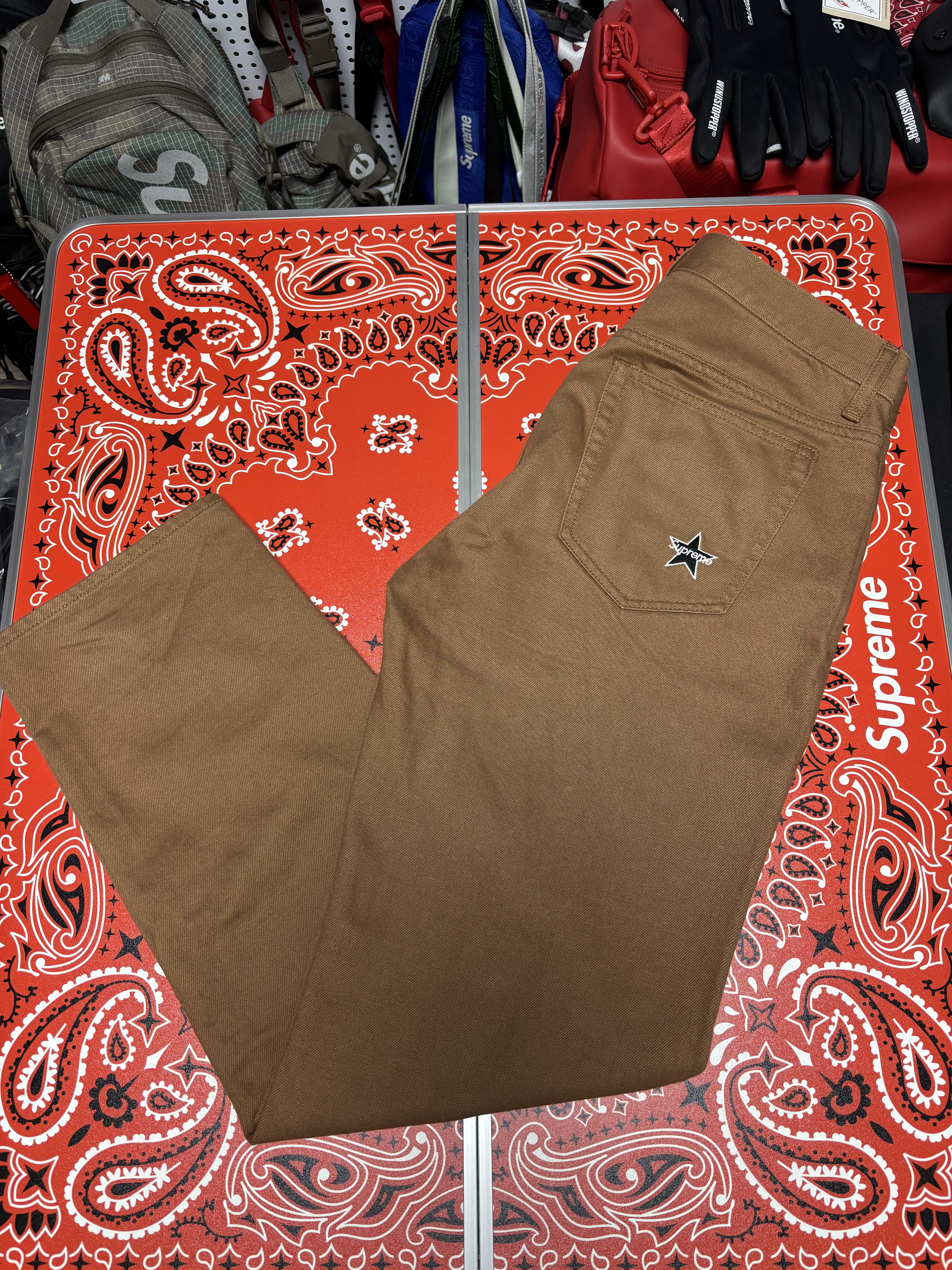 Supreme Regular Jean Brown - 24SS 착용 스타일 - 1