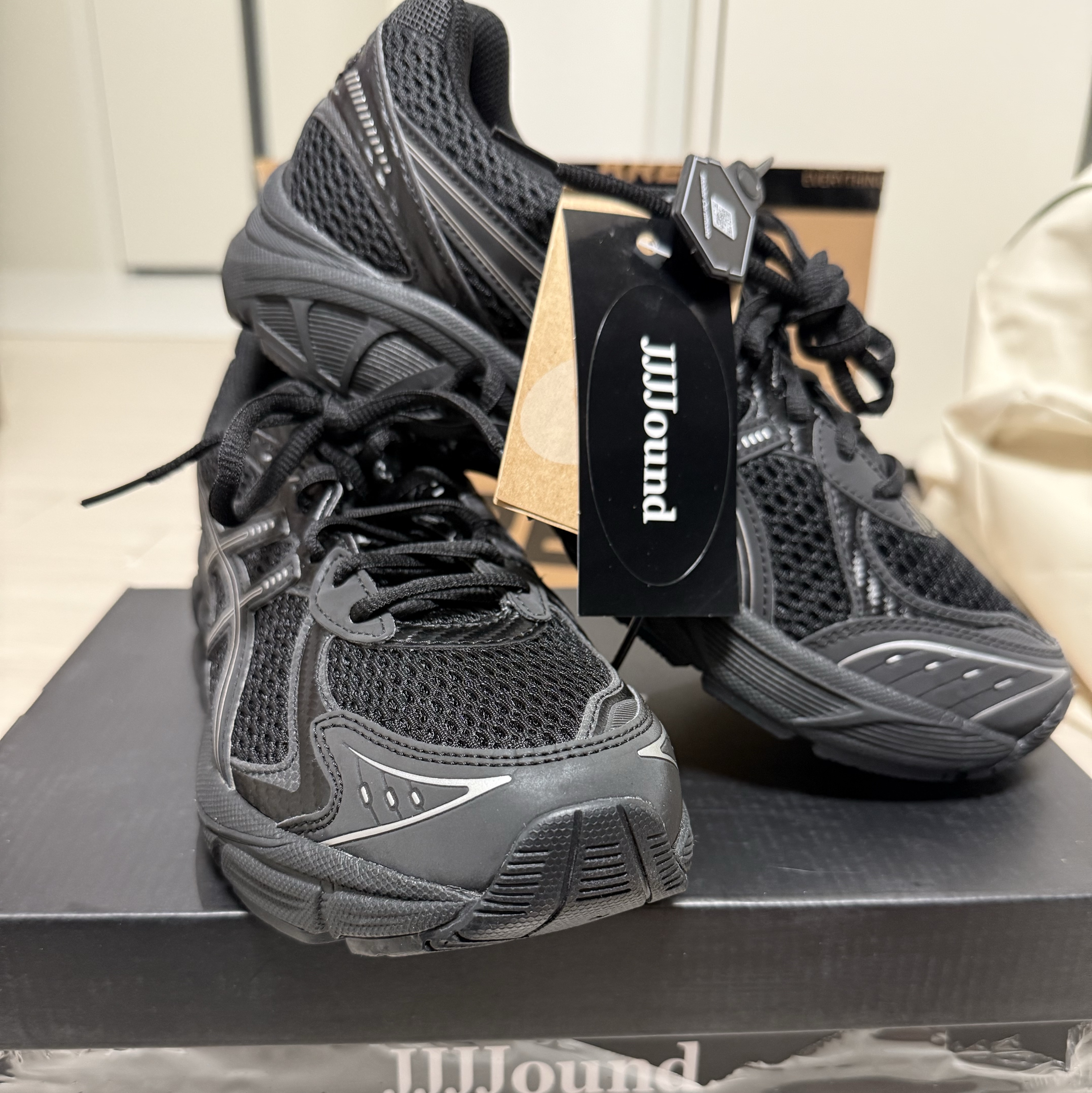 Asics x JJJJound GT-2160 Black Pure Silver 착용 스타일 - 2